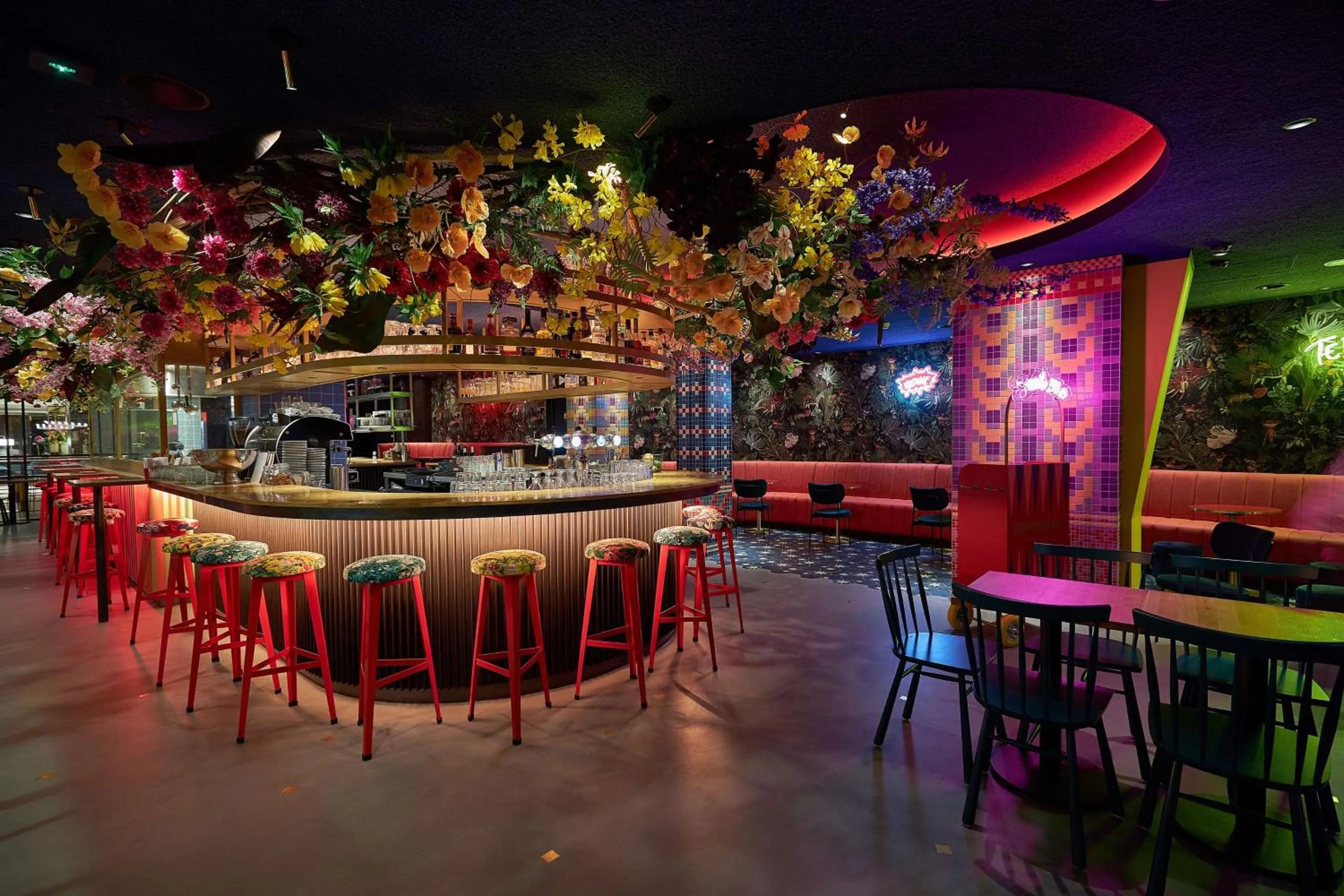 Lounge or bar in NH Collection Amsterdam Flower Market