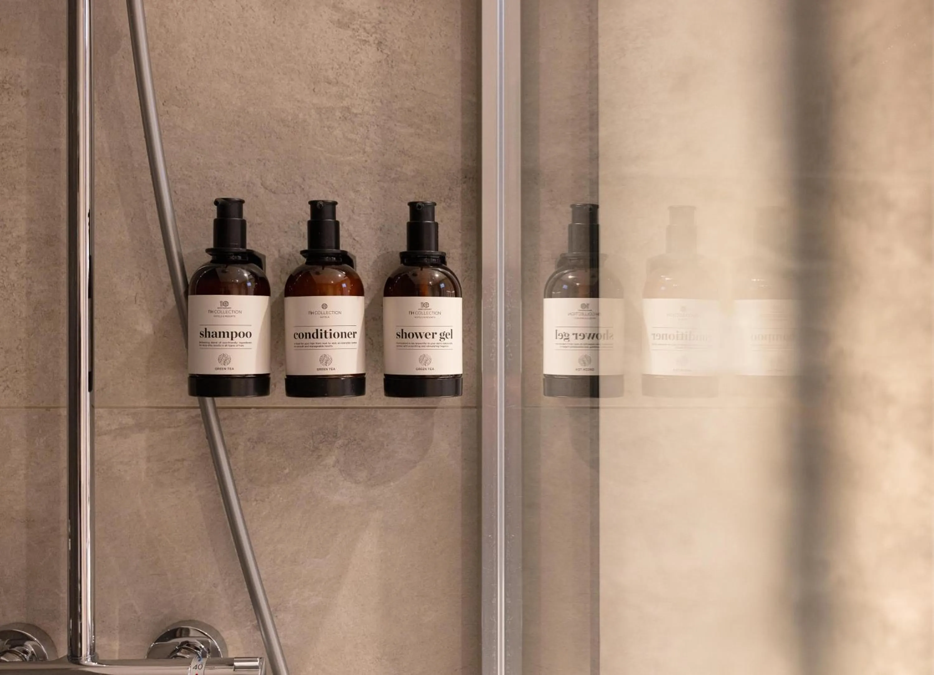 Bathroom in NH Collection Amsterdam Flower Market