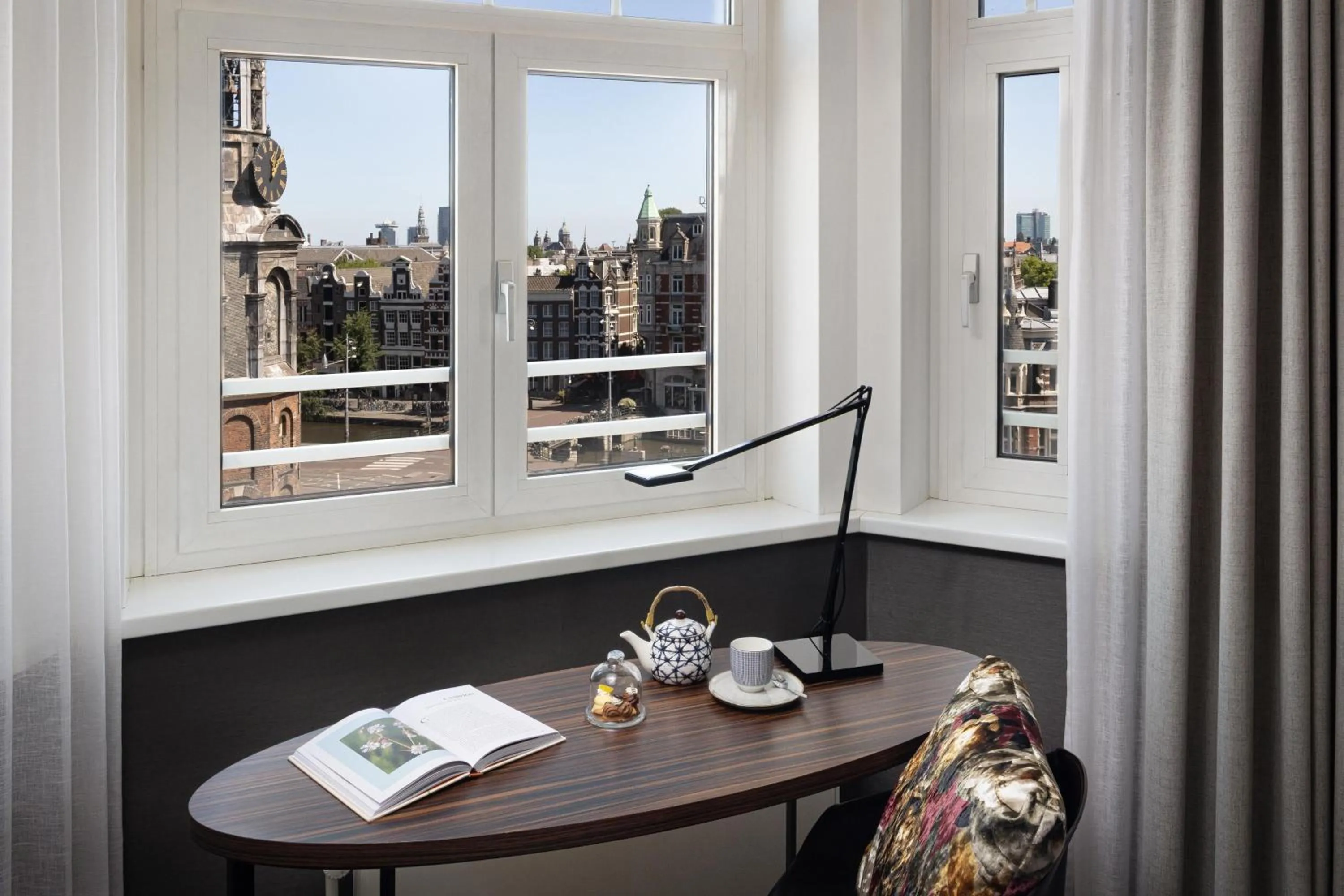 Photo of the whole room in NH Collection Amsterdam Flower Market