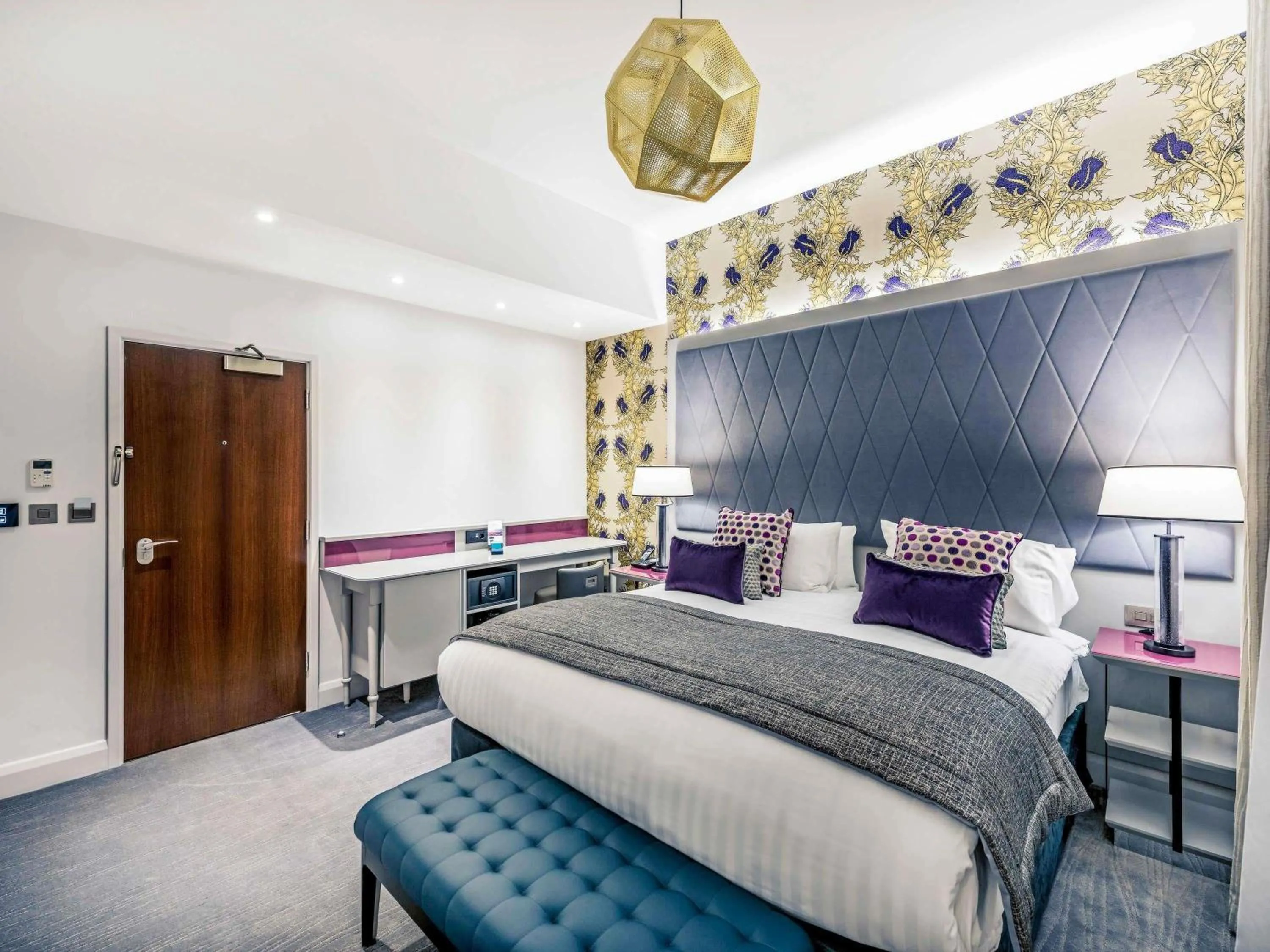 Bedroom, Bed in Mercure London Hyde Park Hotel