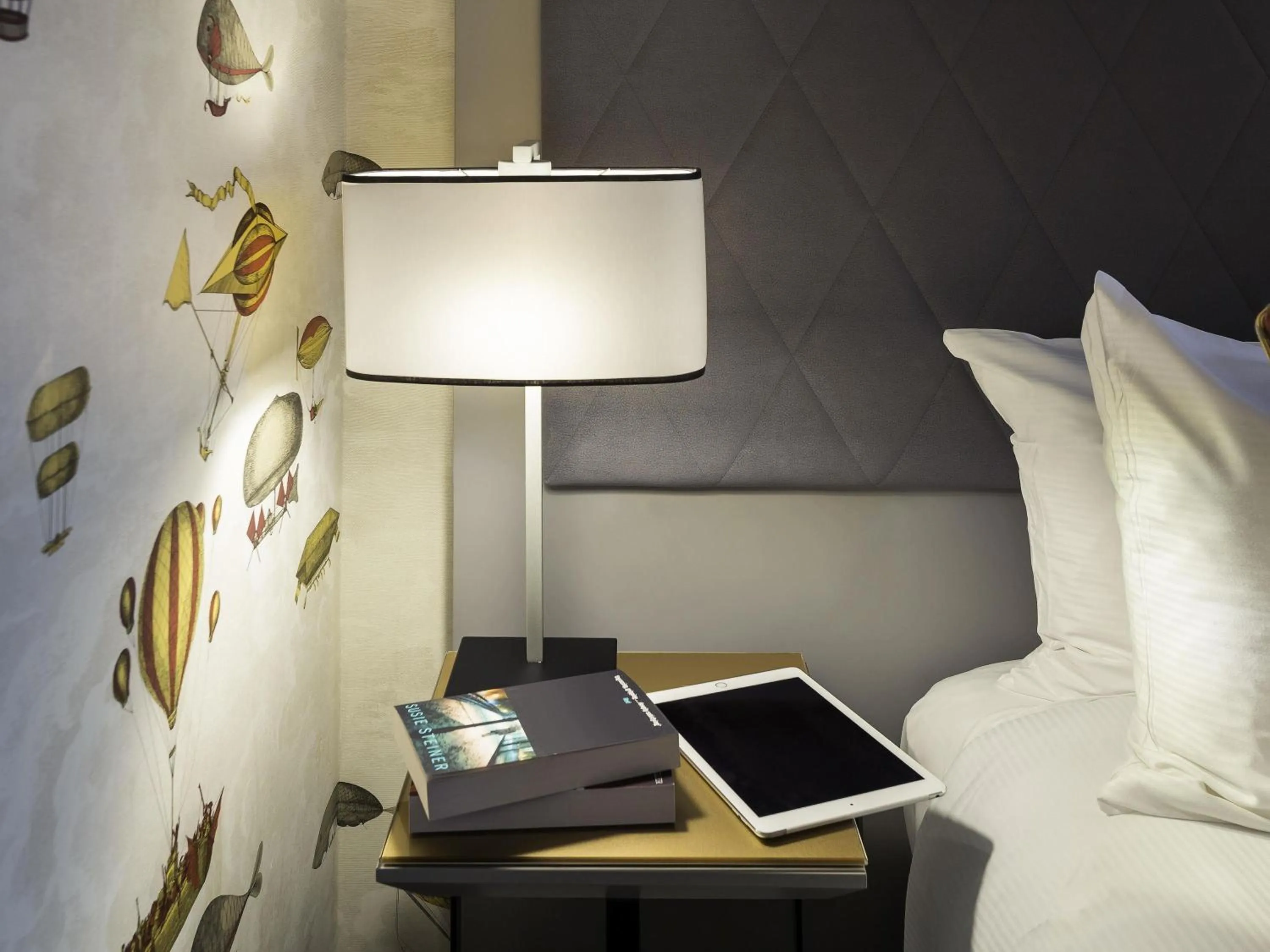 Bedroom, Bed in Mercure London Hyde Park Hotel