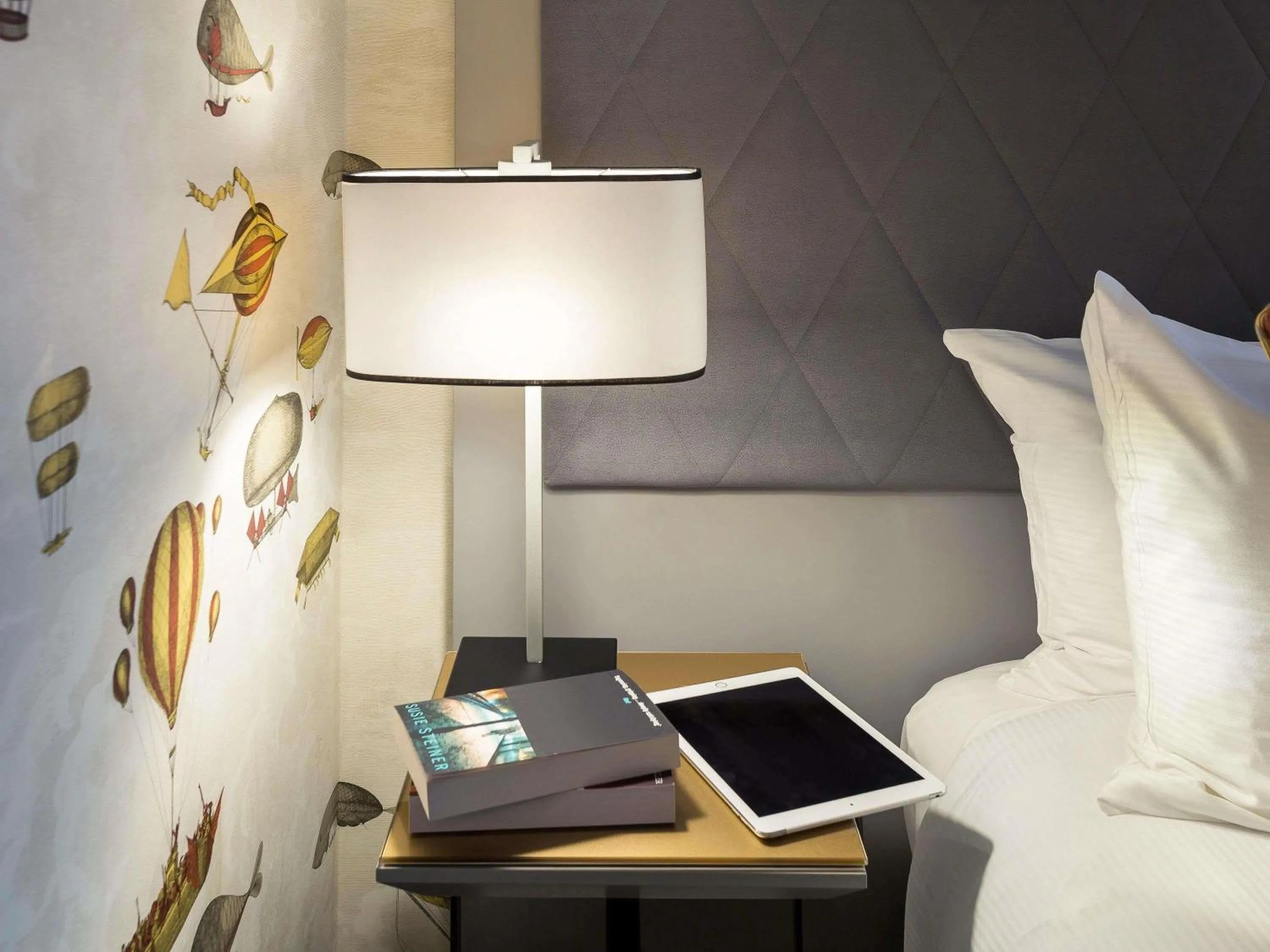 Bedroom, Bed in Mercure London Hyde Park Hotel