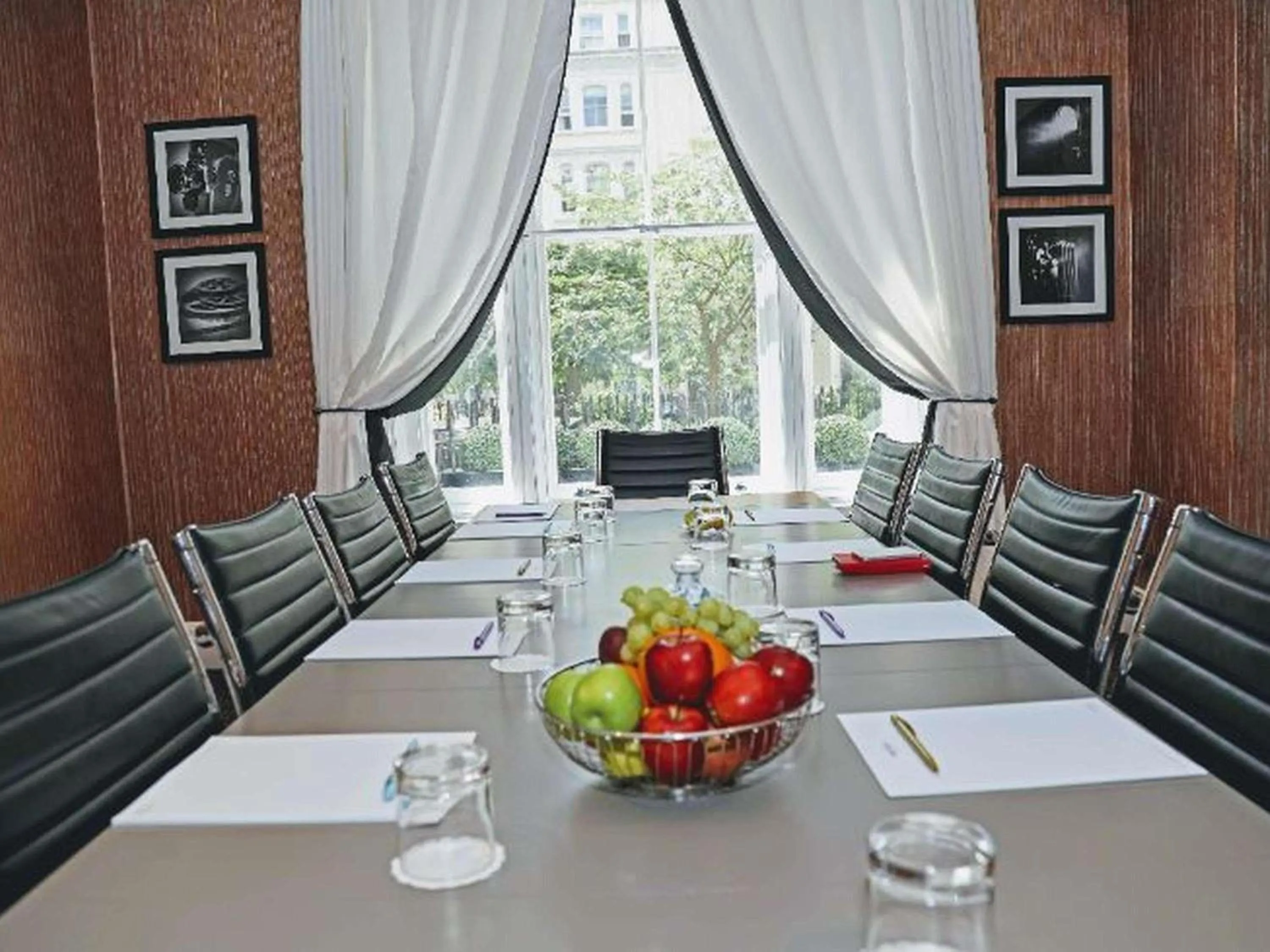 wedding in Mercure London Hyde Park Hotel