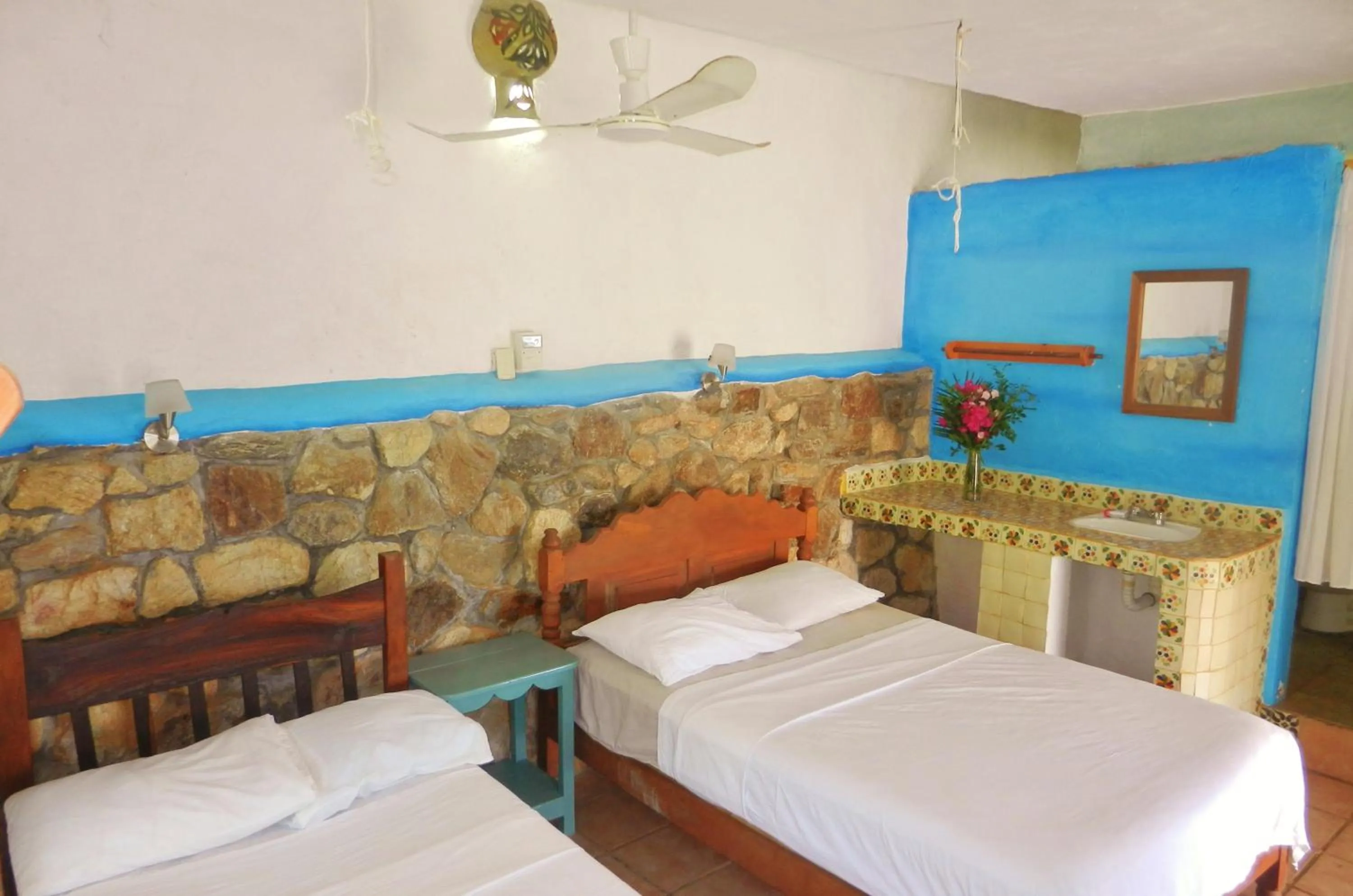 Photo of the whole room, Bed in Altamira Mazunte