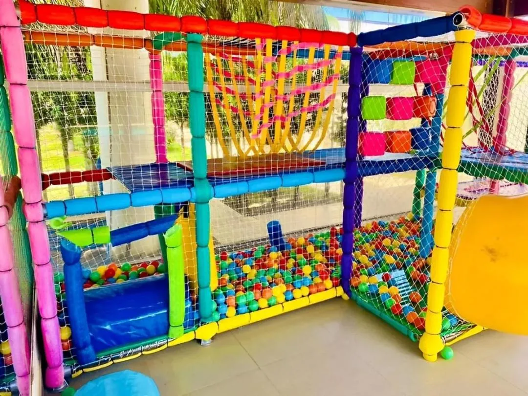 Children play ground in Emmis Park Hotel