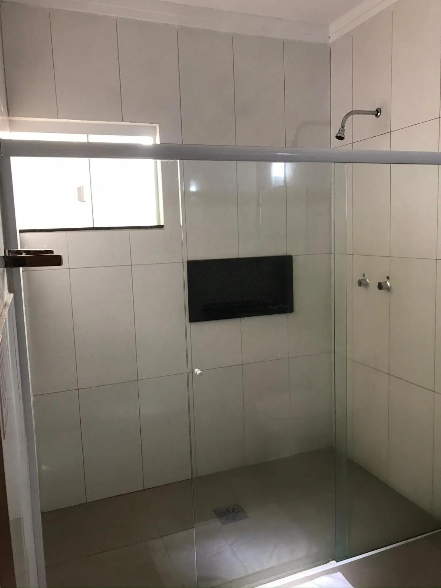 Bathroom in Emmis Park Hotel