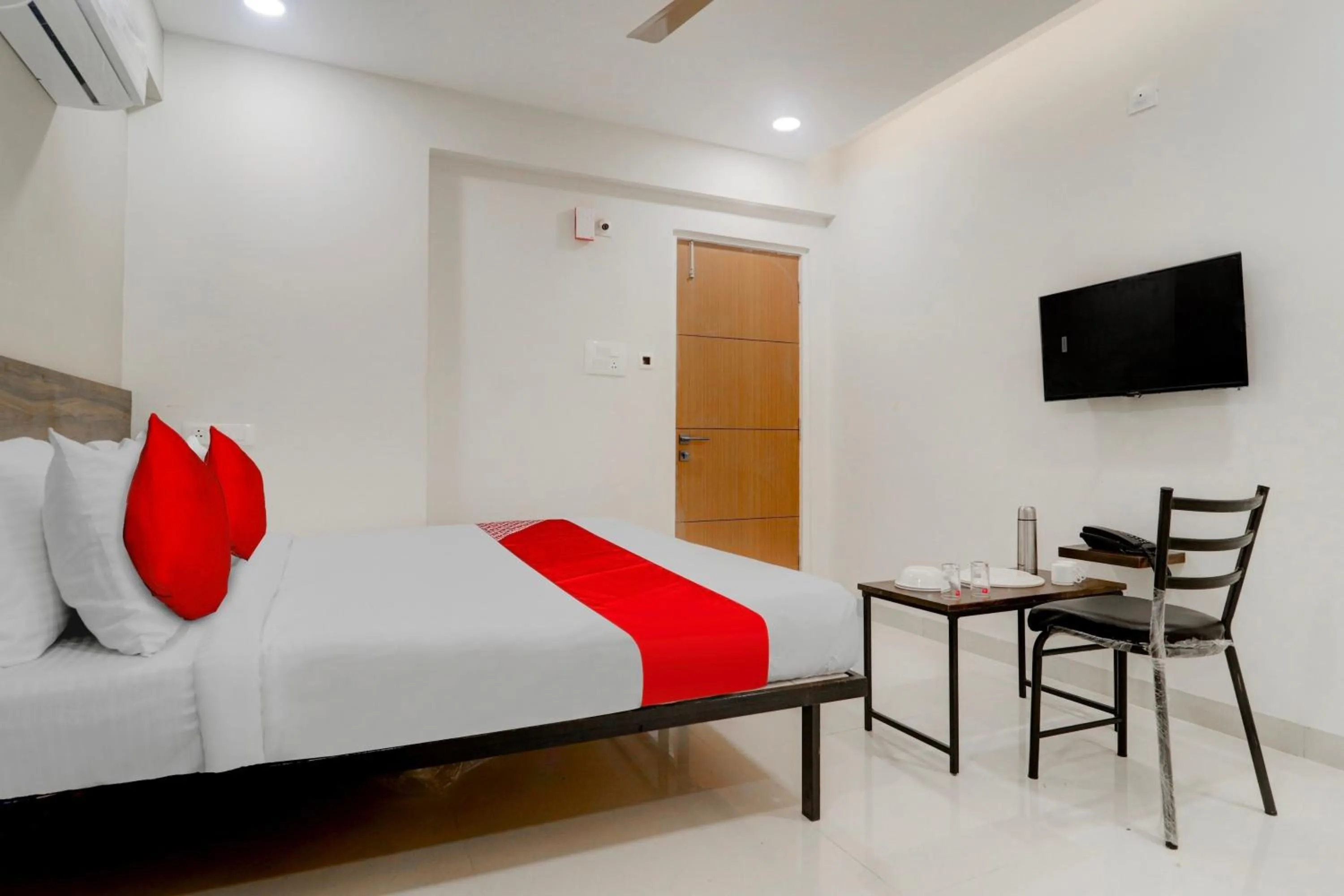 Bedroom, Bed in Hotel O Prime Time Hotel