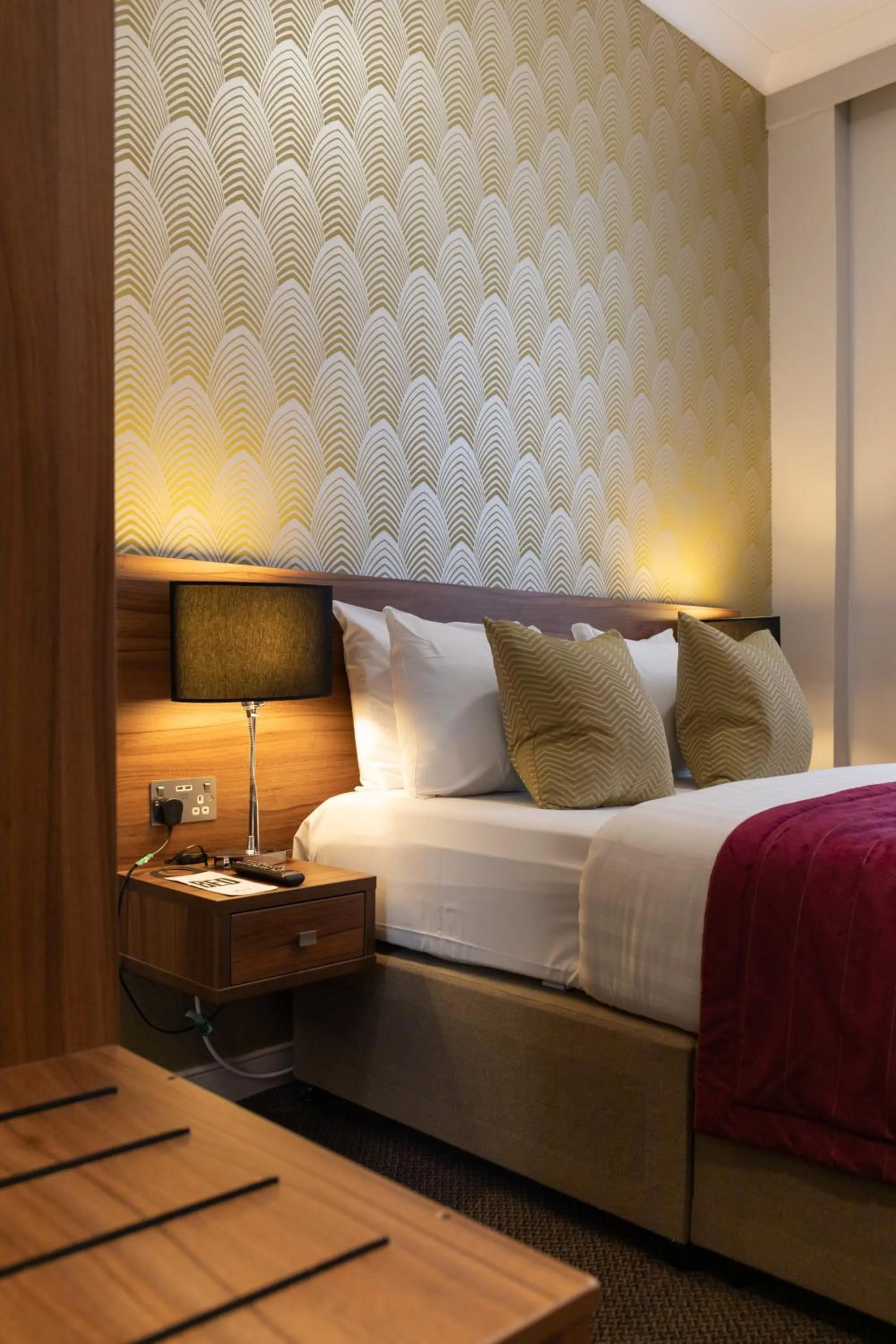 Bedroom, Bed in Best Western Mornington Hotel Hyde Park