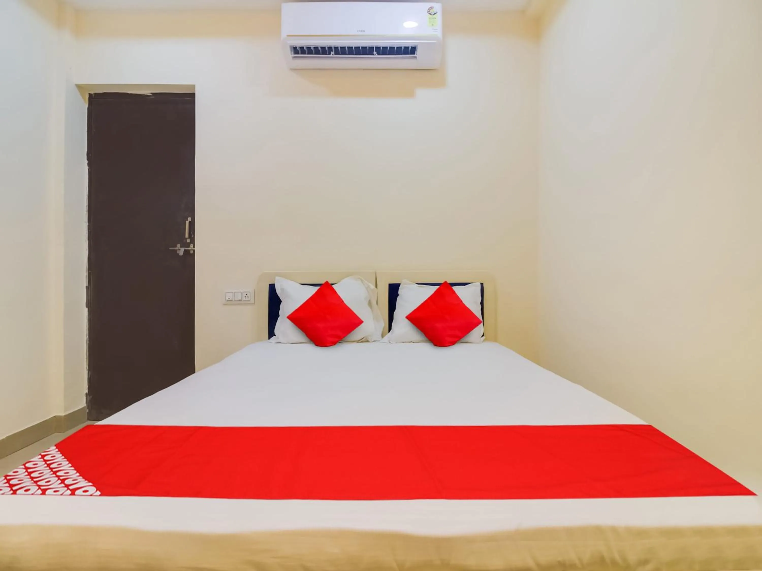 Bedroom, Bed in OYO Flagship Hotel Space Inn