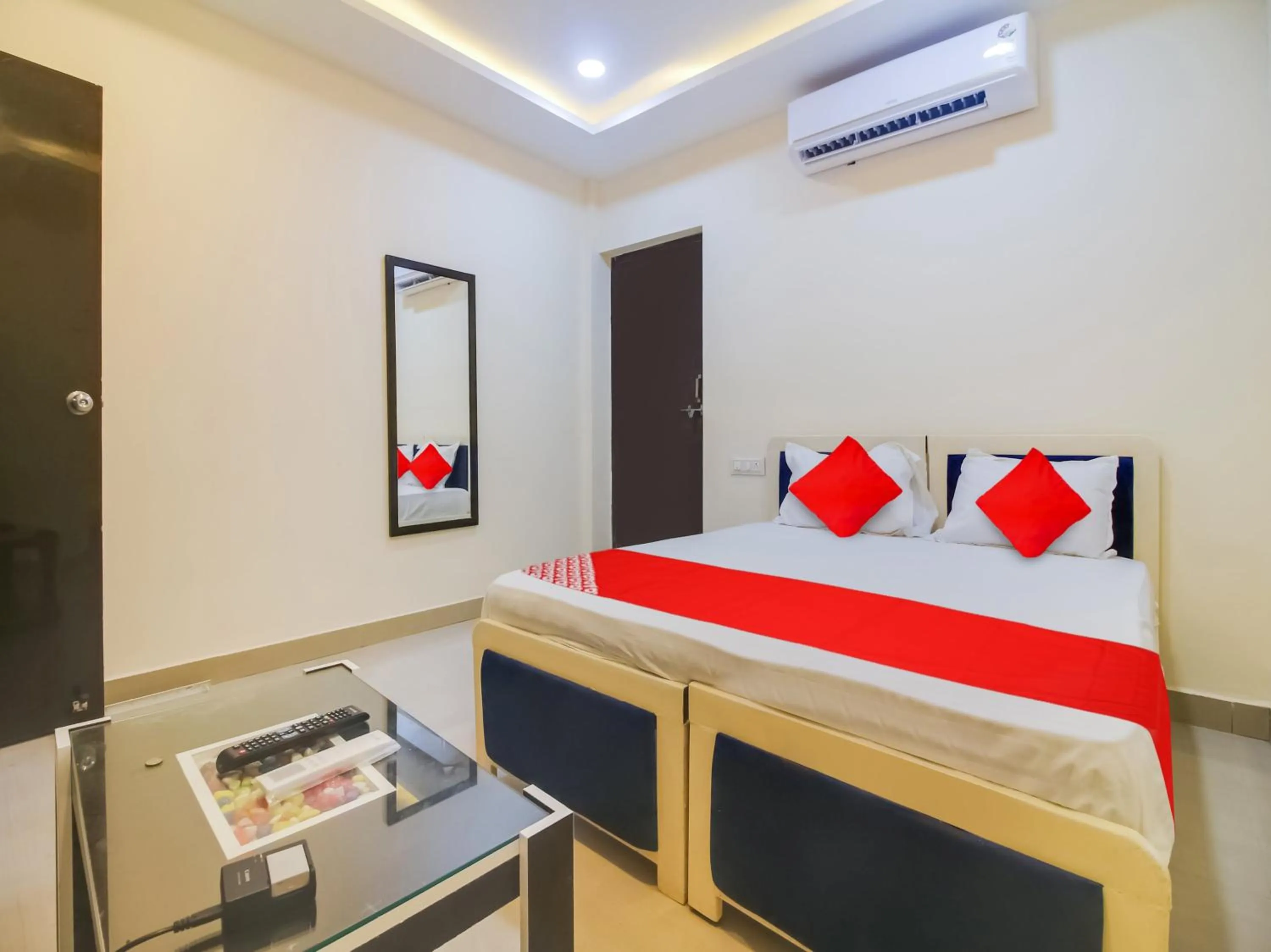 Bedroom, Bed in OYO Flagship Hotel Space Inn