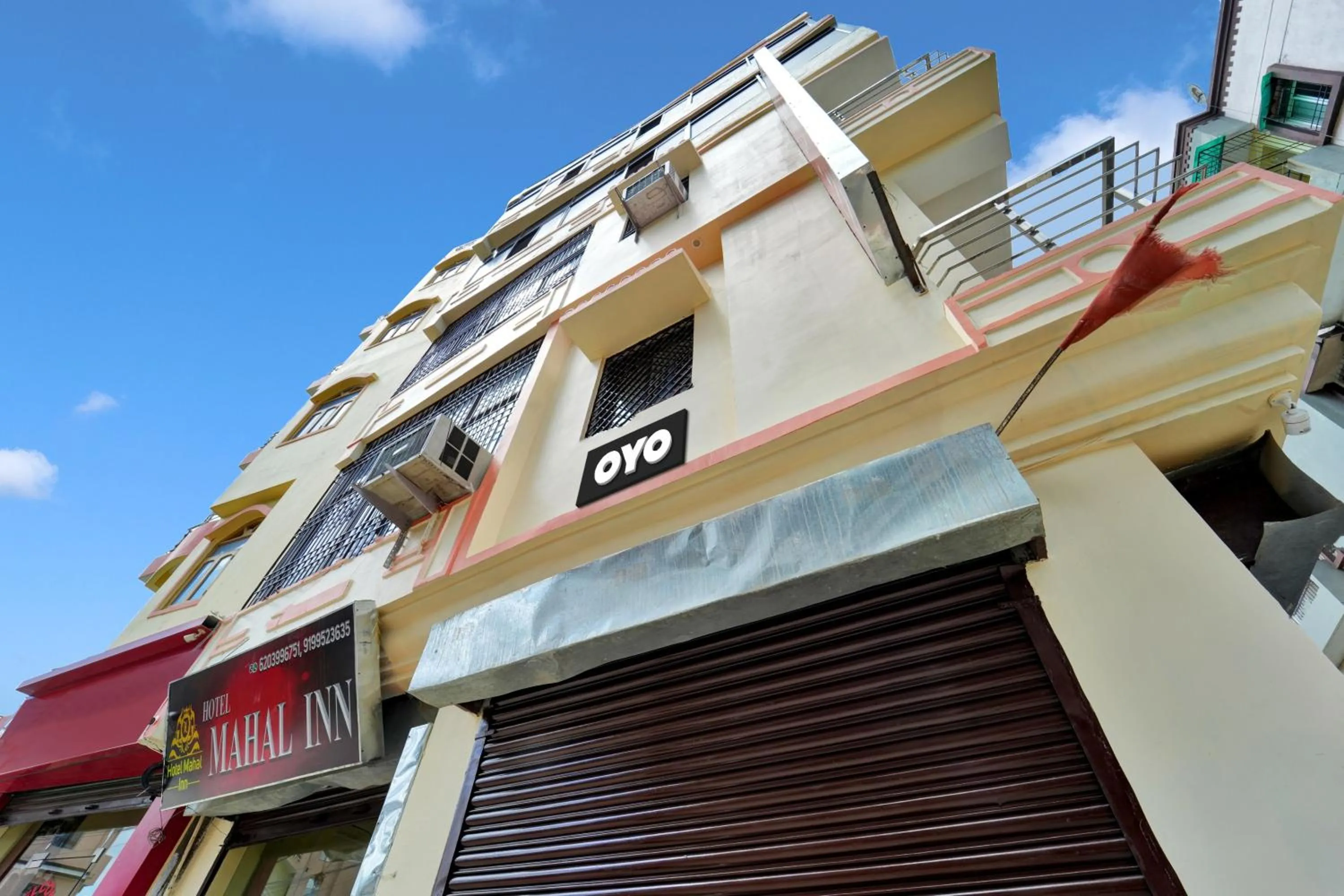 Facade/entrance in Super Hotel O Mahal Inn