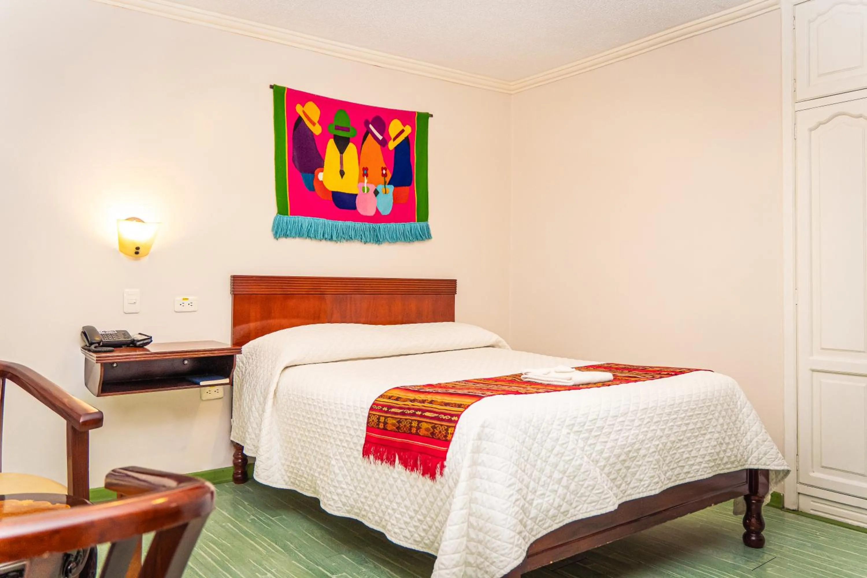 Bed in Hotel El Indio Inn