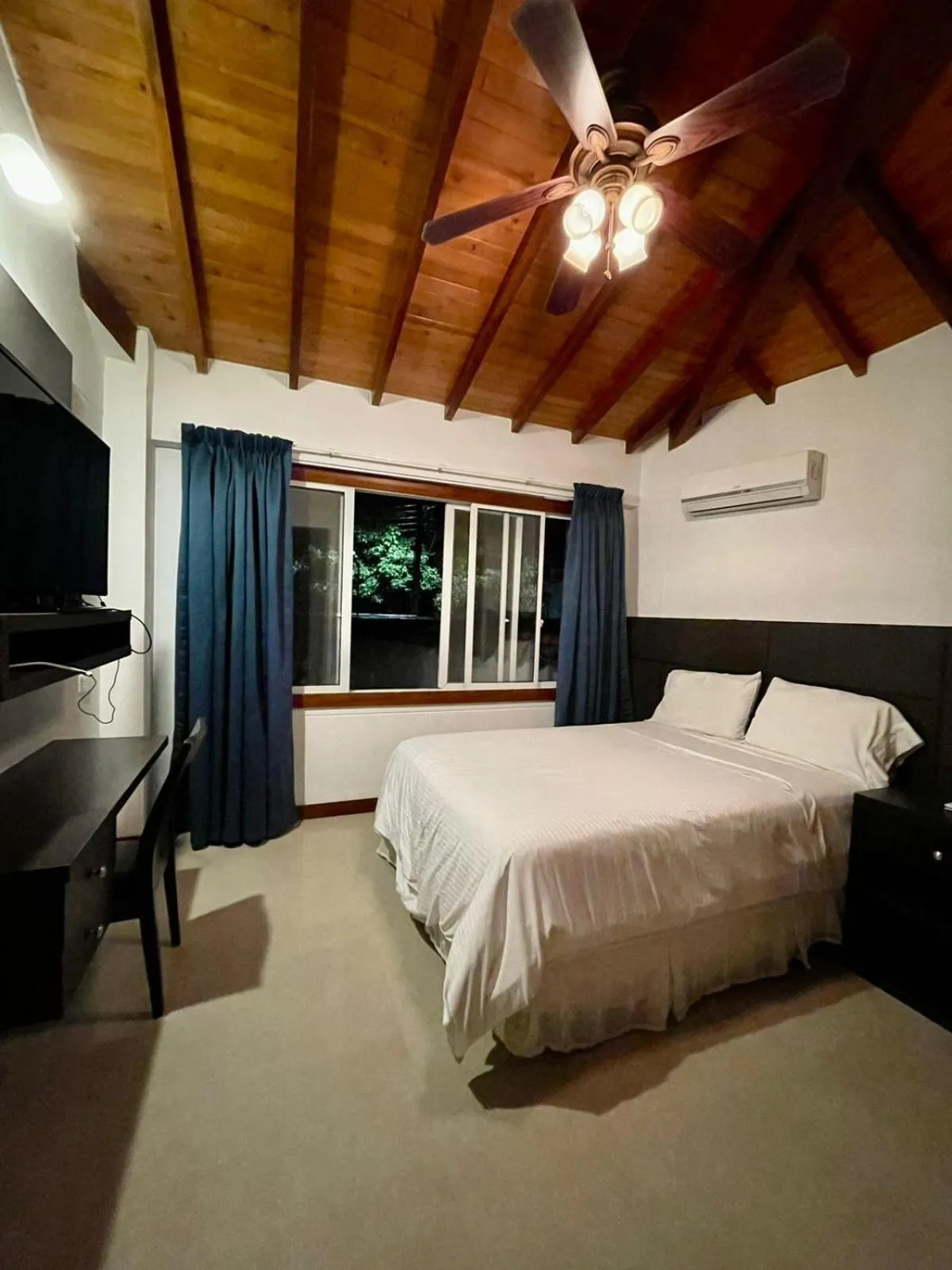 Bed in Serenity Suites Casa Boutique