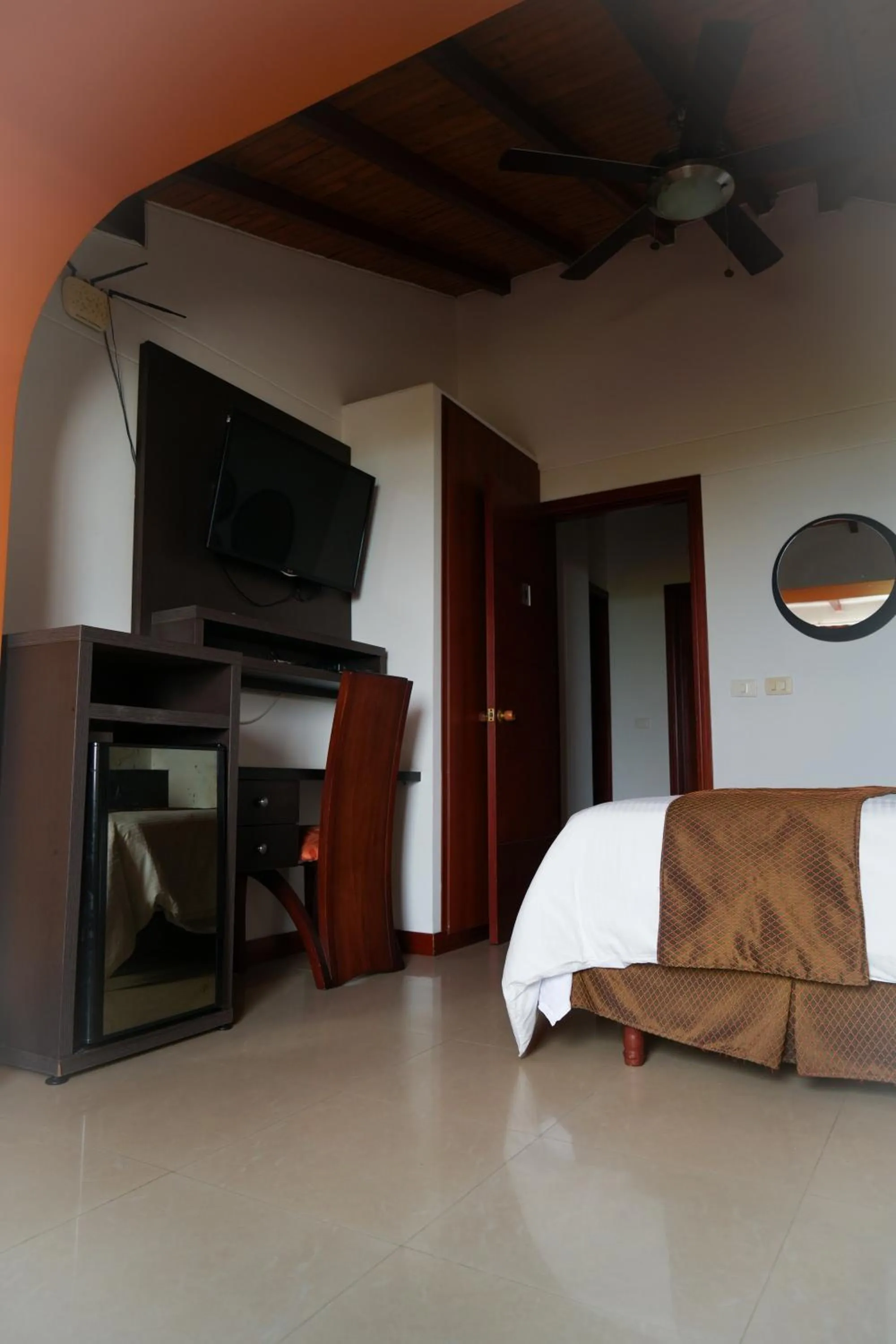 TV and multimedia, Bed in Serenity Suites Casa Boutique