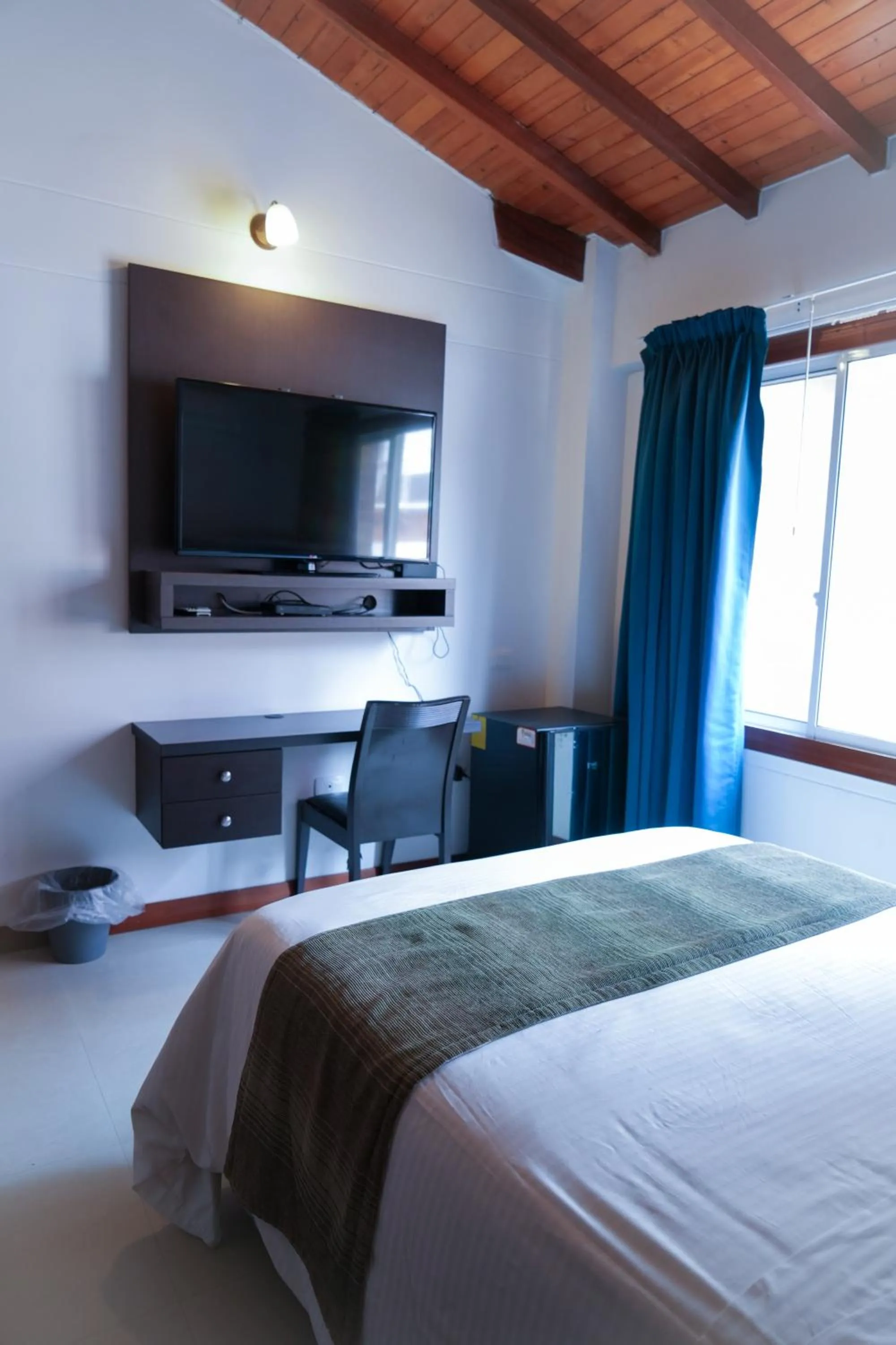 TV and multimedia, Bed in Serenity Suites Casa Boutique