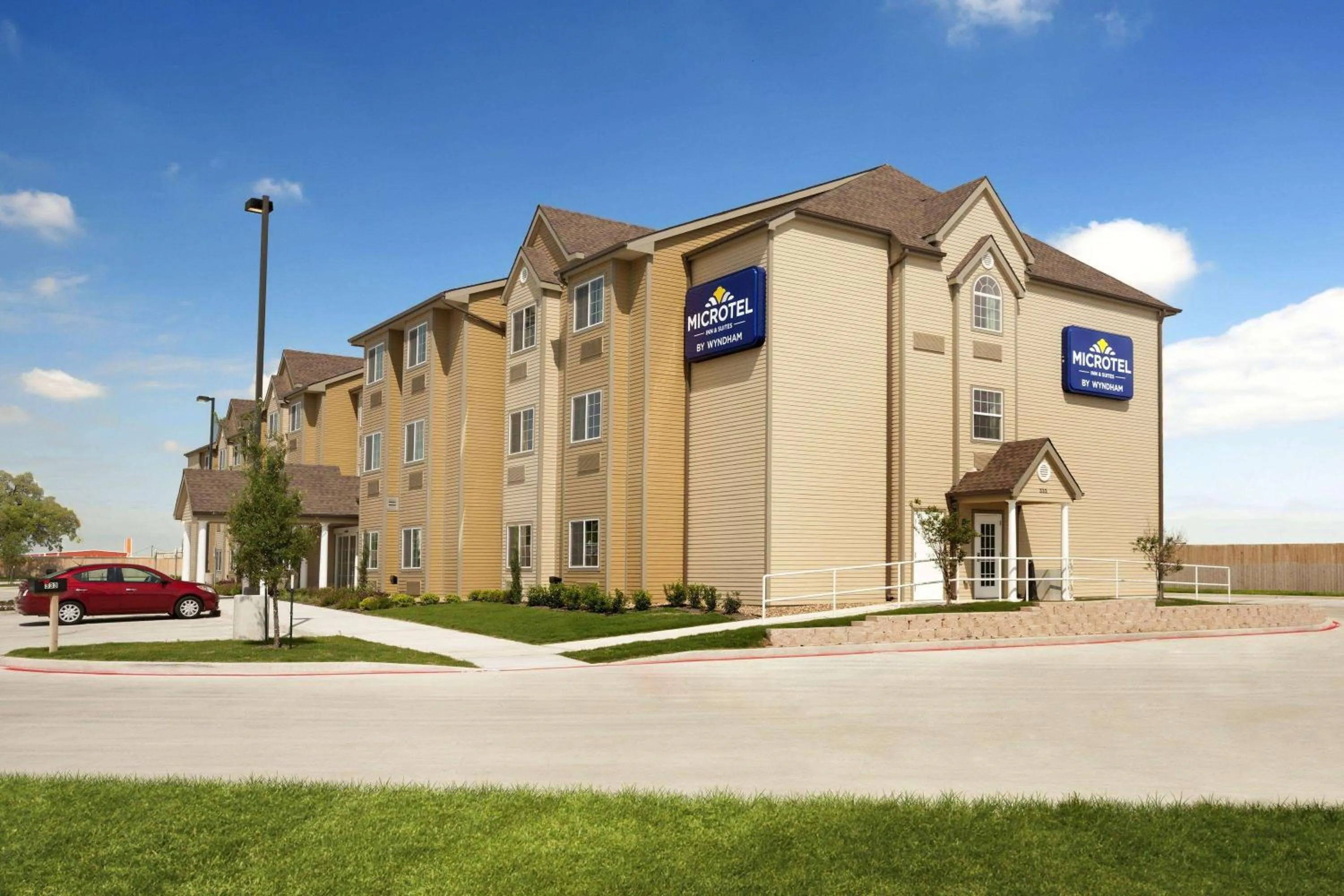 Property building in Microtel Inn & Suites by Wyndham Kenedy Karnes City