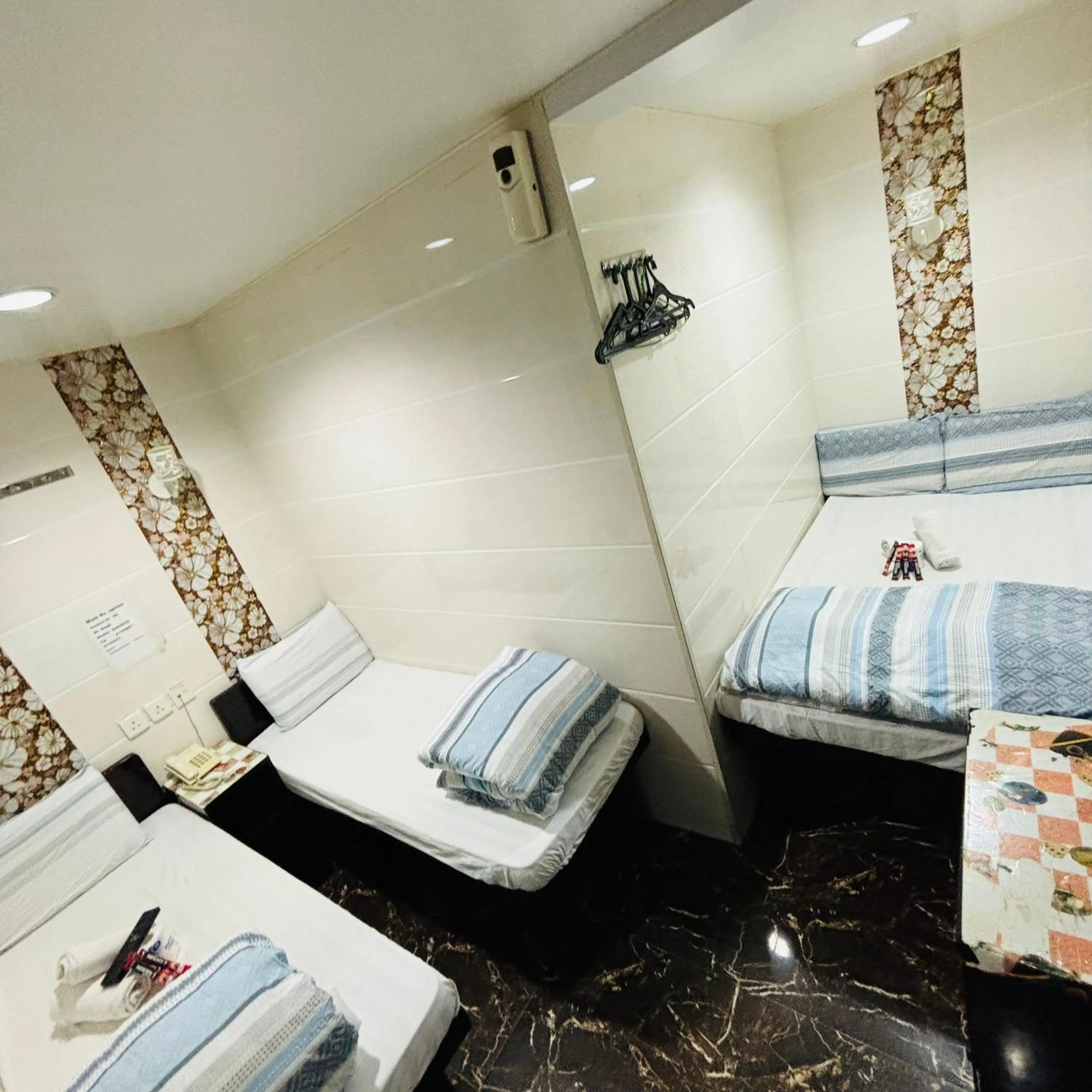 Deluxe Triple Room in Holland Guest House