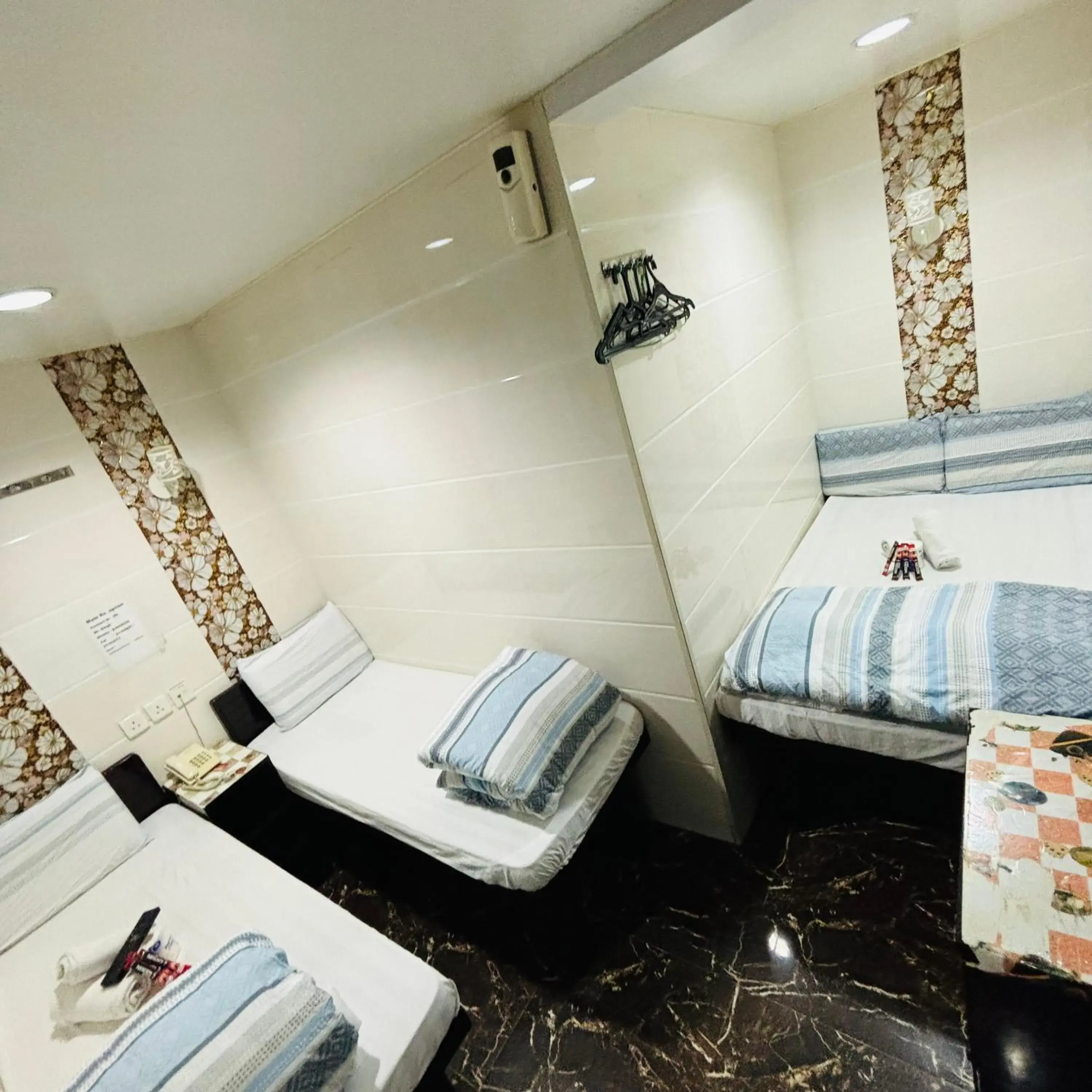 Deluxe Triple Room in Holland Guest House Deluxe Triple Room in Holland Guest House