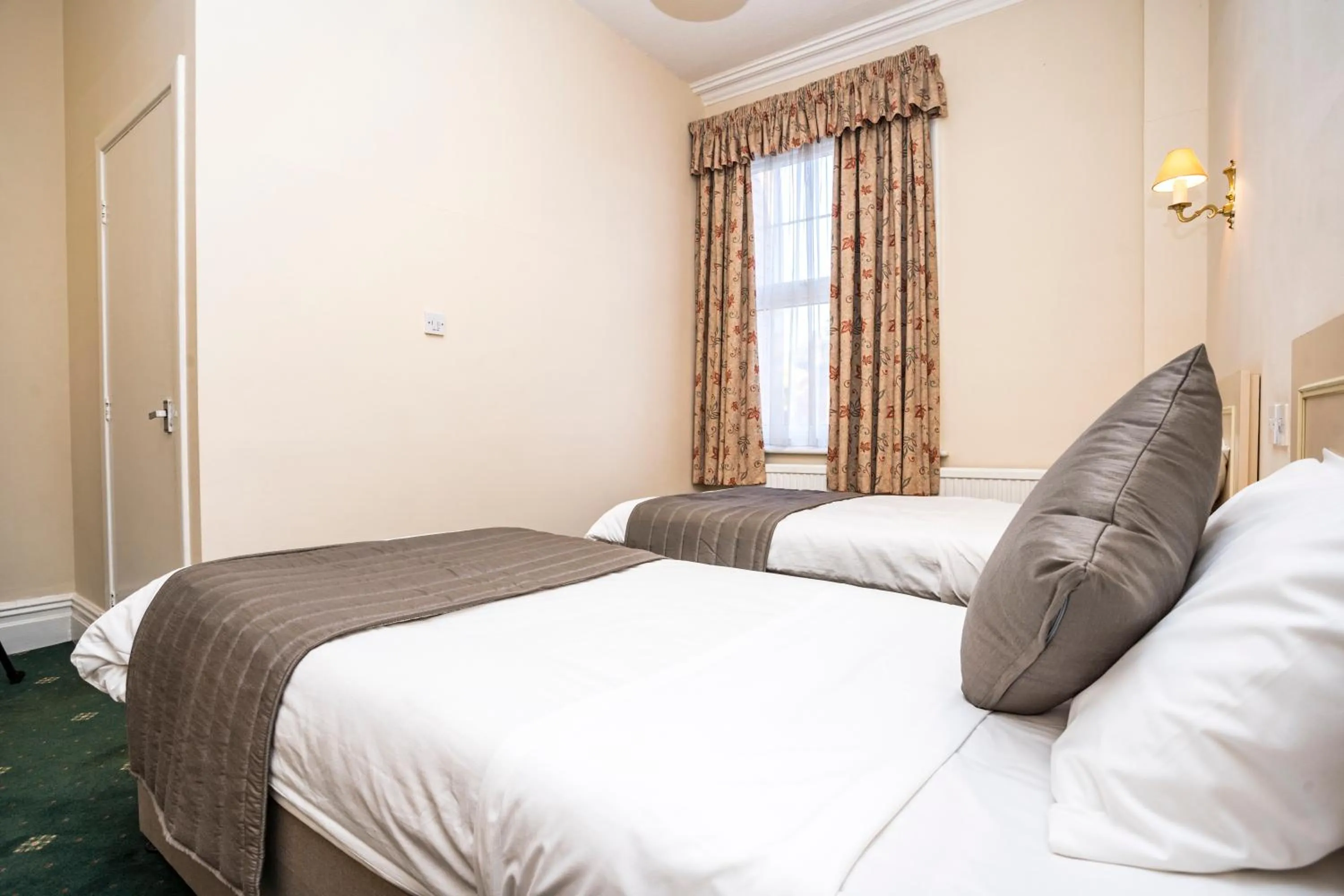 Bed in Borough Arms Hotel