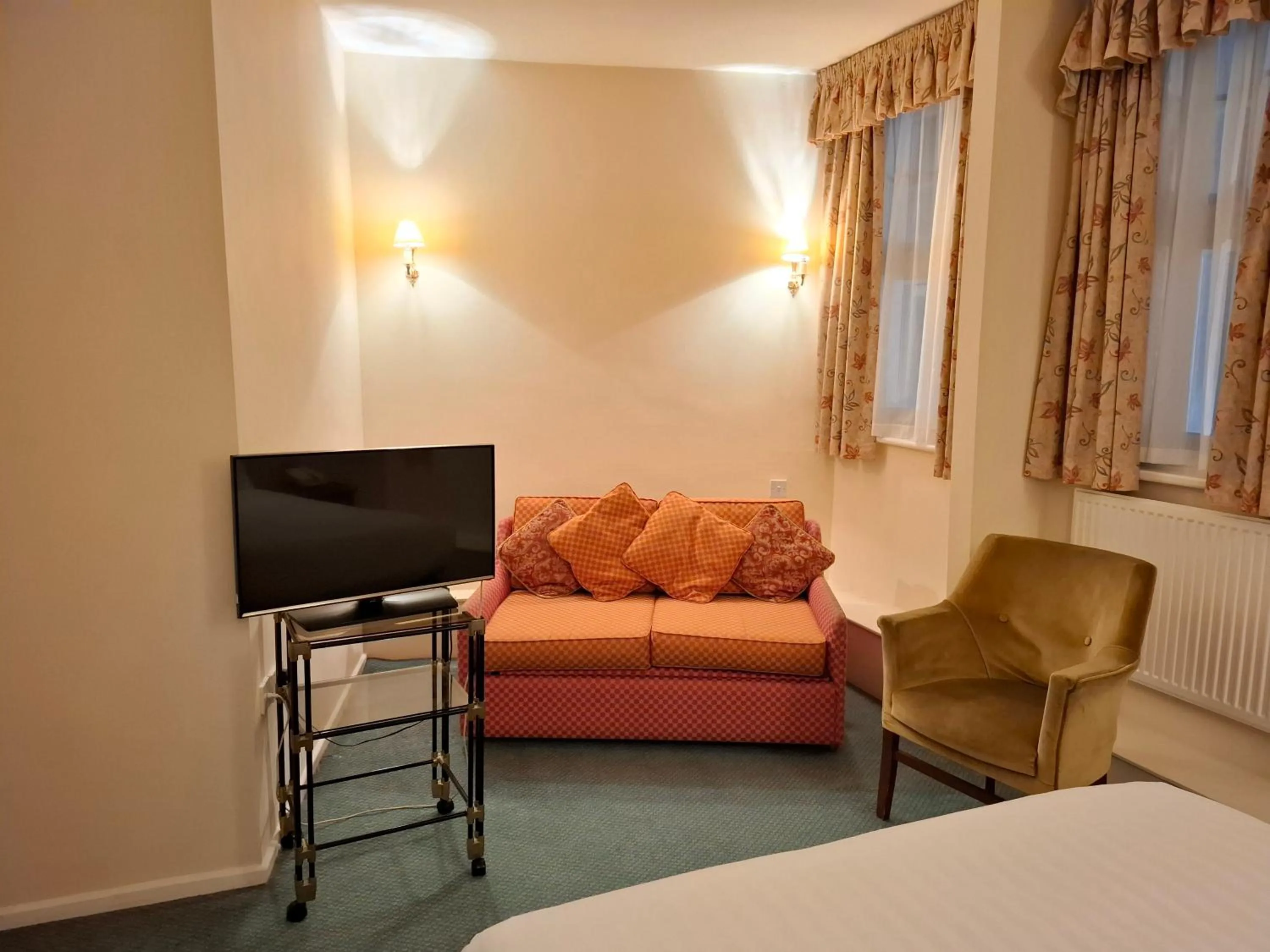 Bed in Borough Arms Hotel