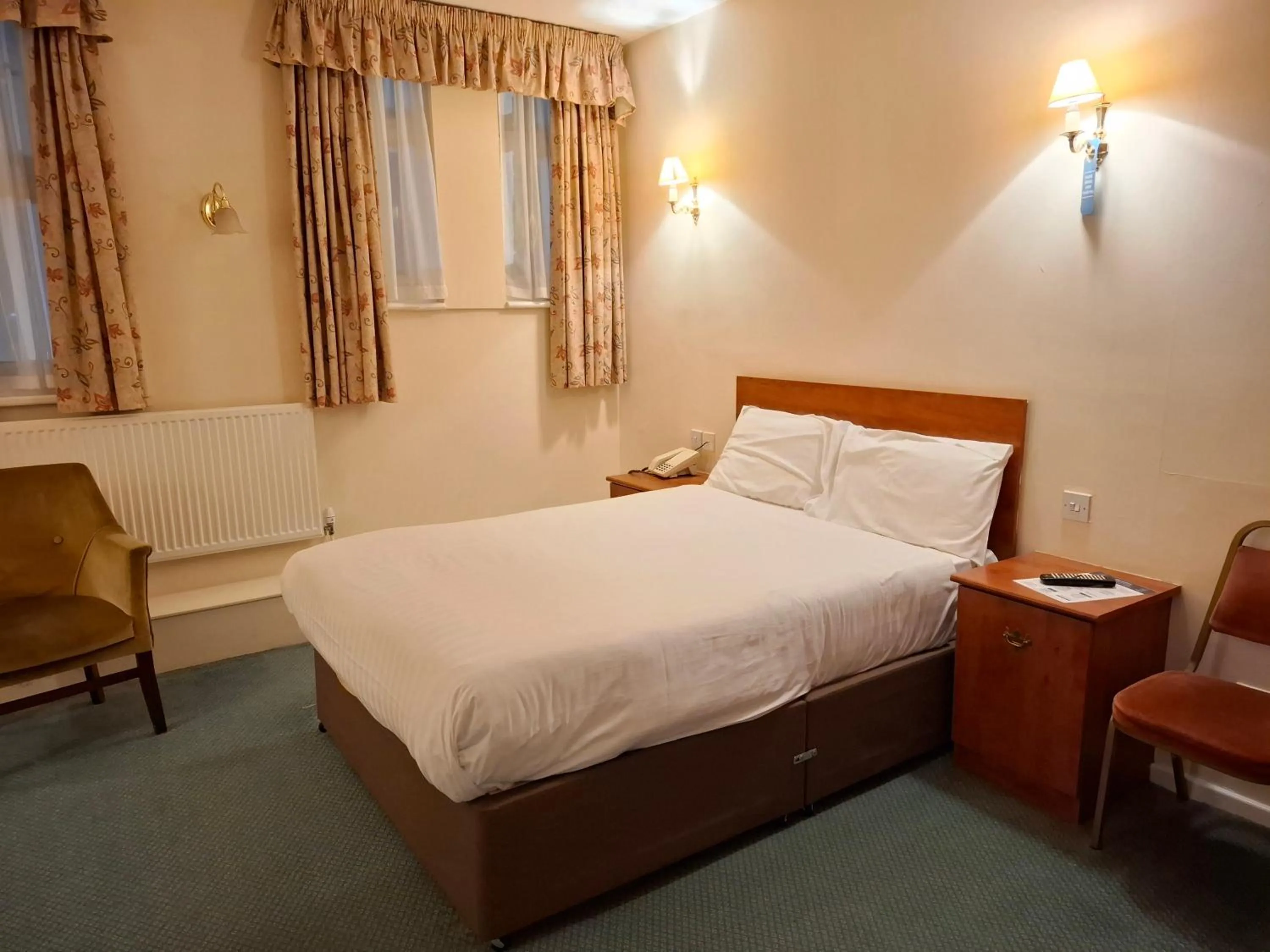 Bed in Borough Arms Hotel