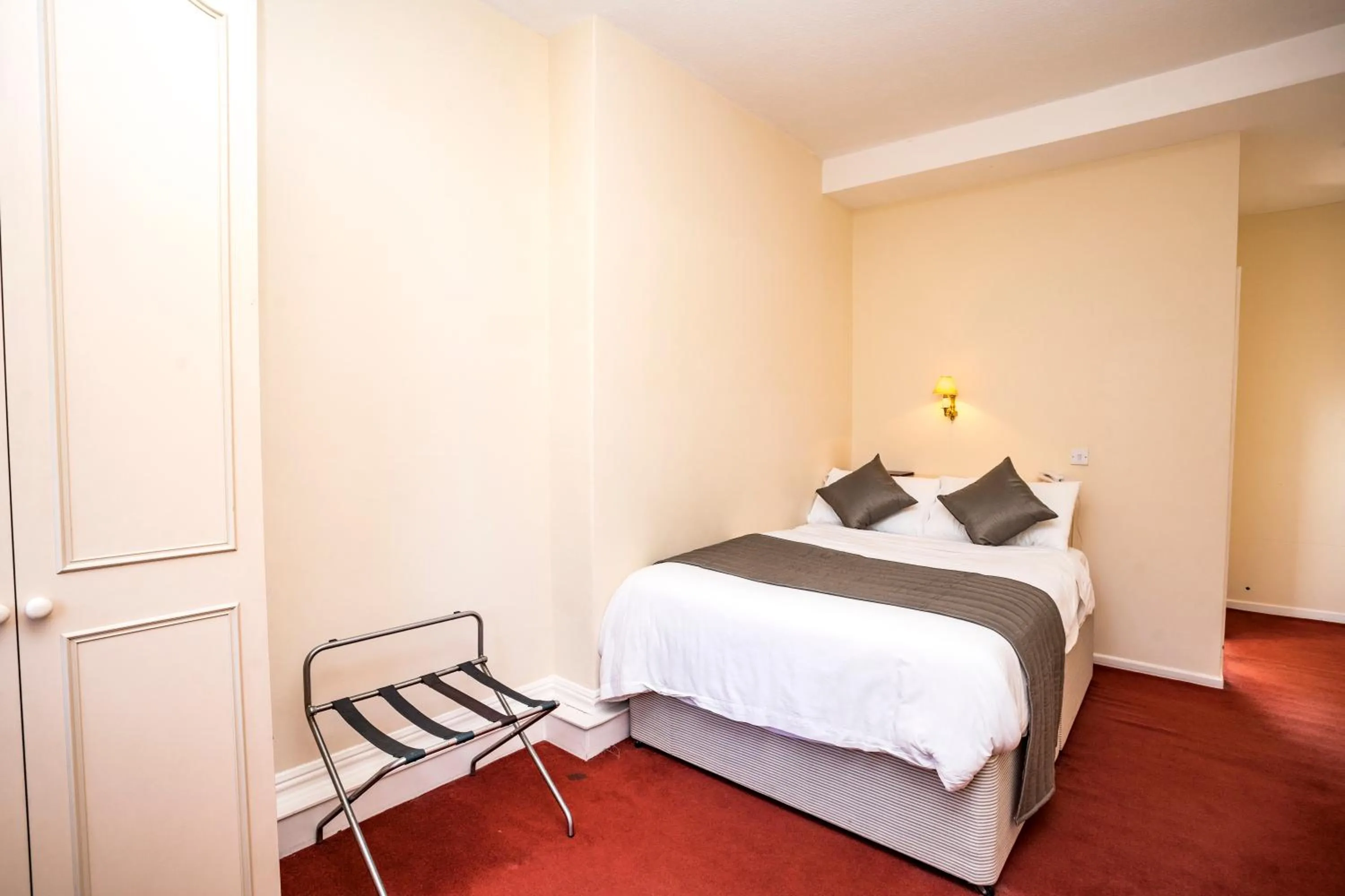 Bed in Borough Arms Hotel