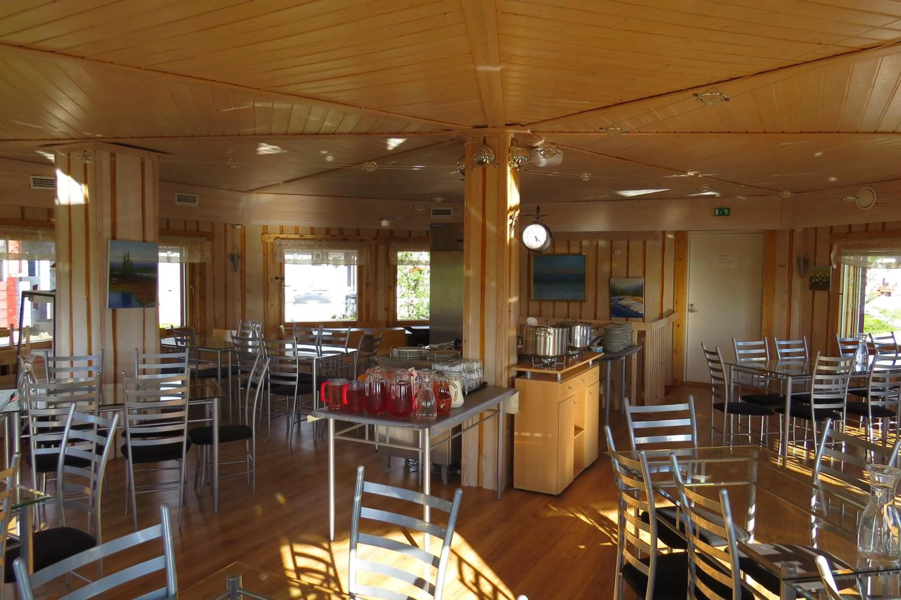 Restaurant/places to eat in Arctic Polar Holiday Village