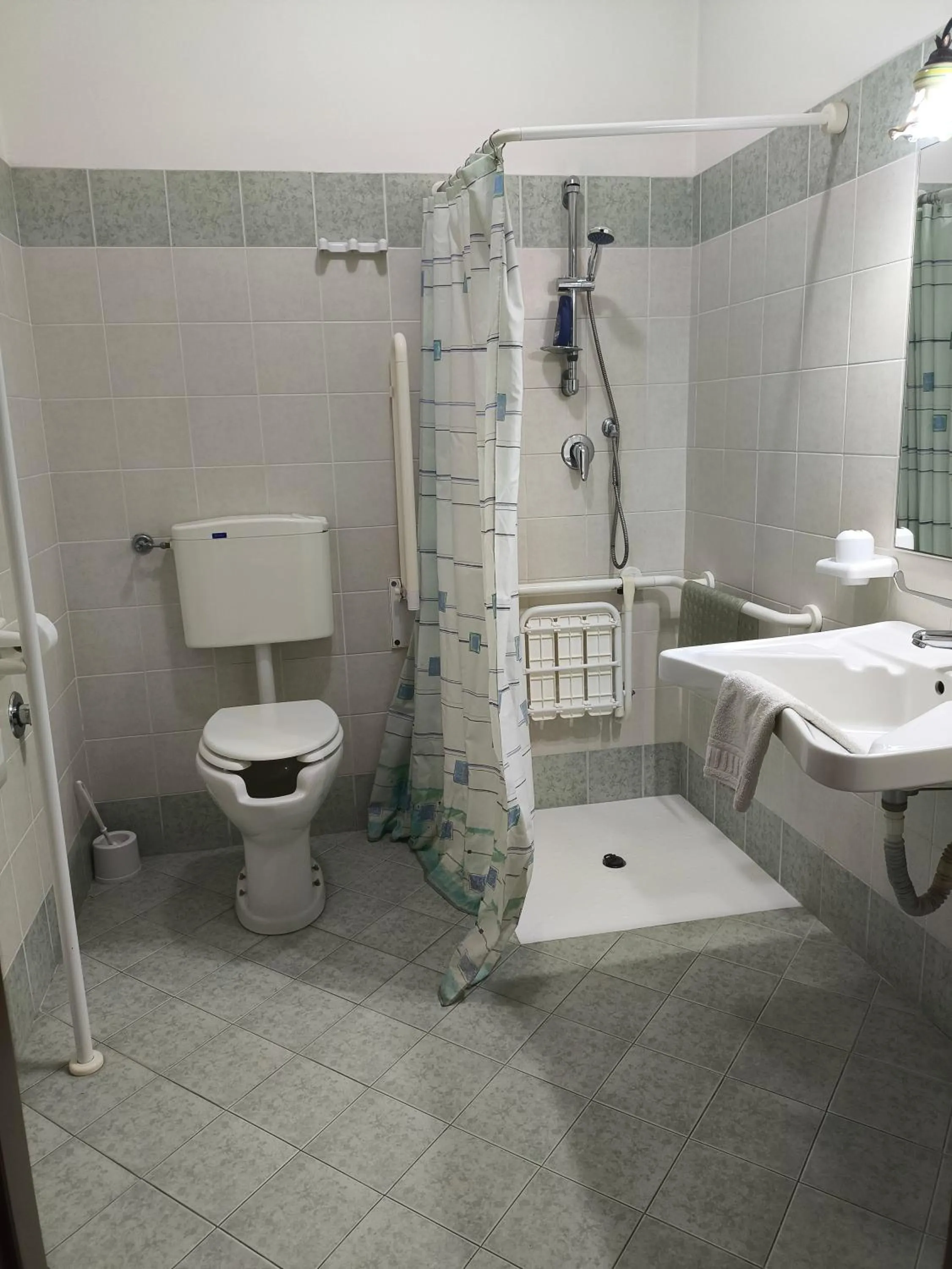 Shower in B&B Gi-Rosa Caltagirone