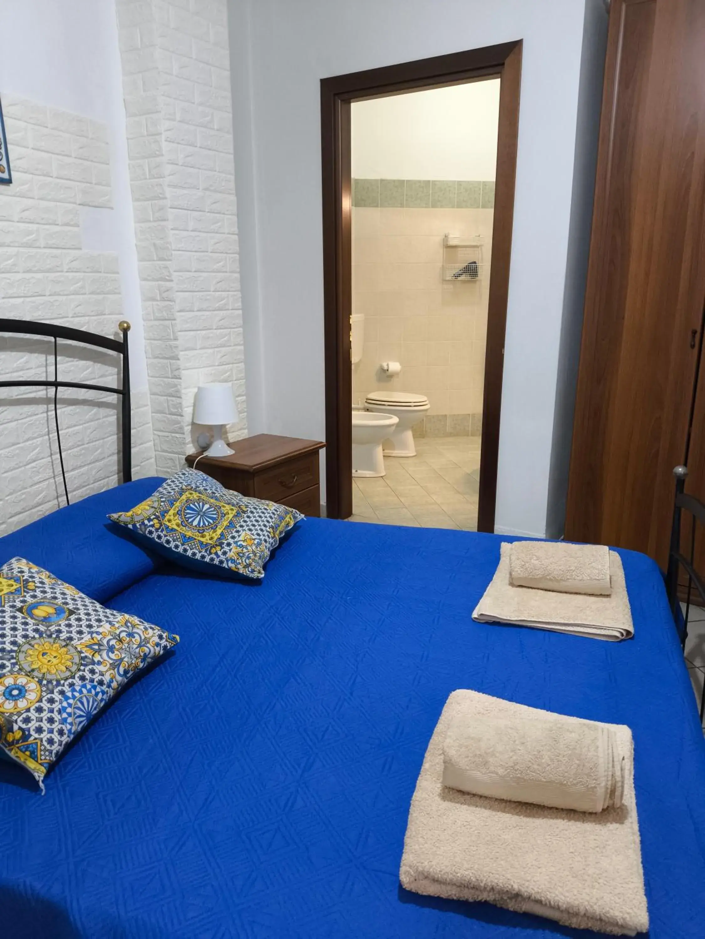 Large Single Room in B&B Gi-Rosa Caltagirone Large Single Room in B&B Gi-Rosa Caltagirone