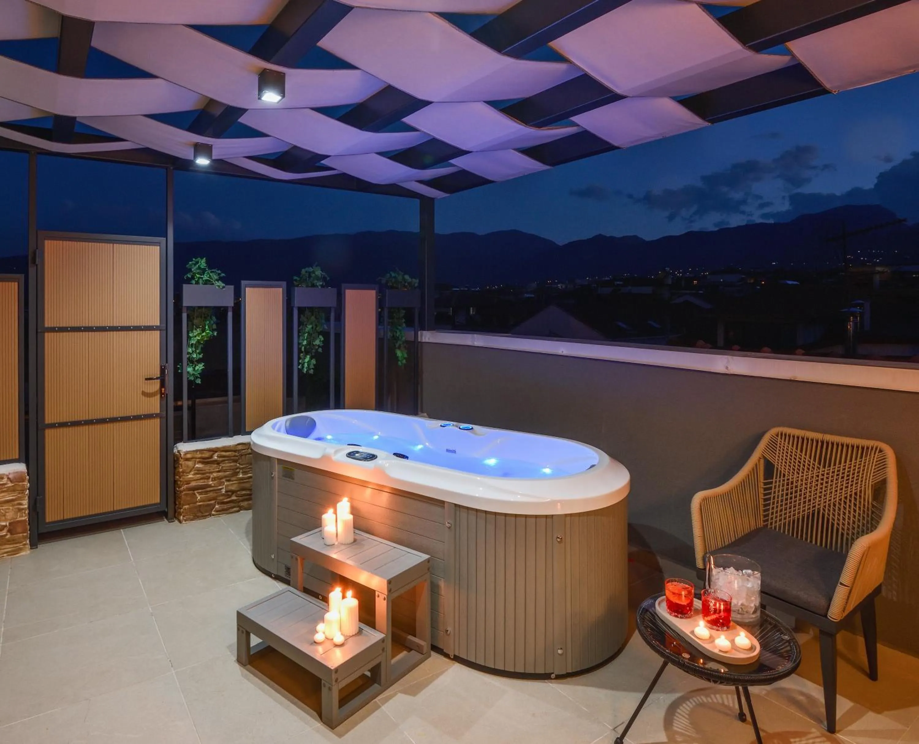Hot Tub in CORYLUS Luxury Rooms & Suites