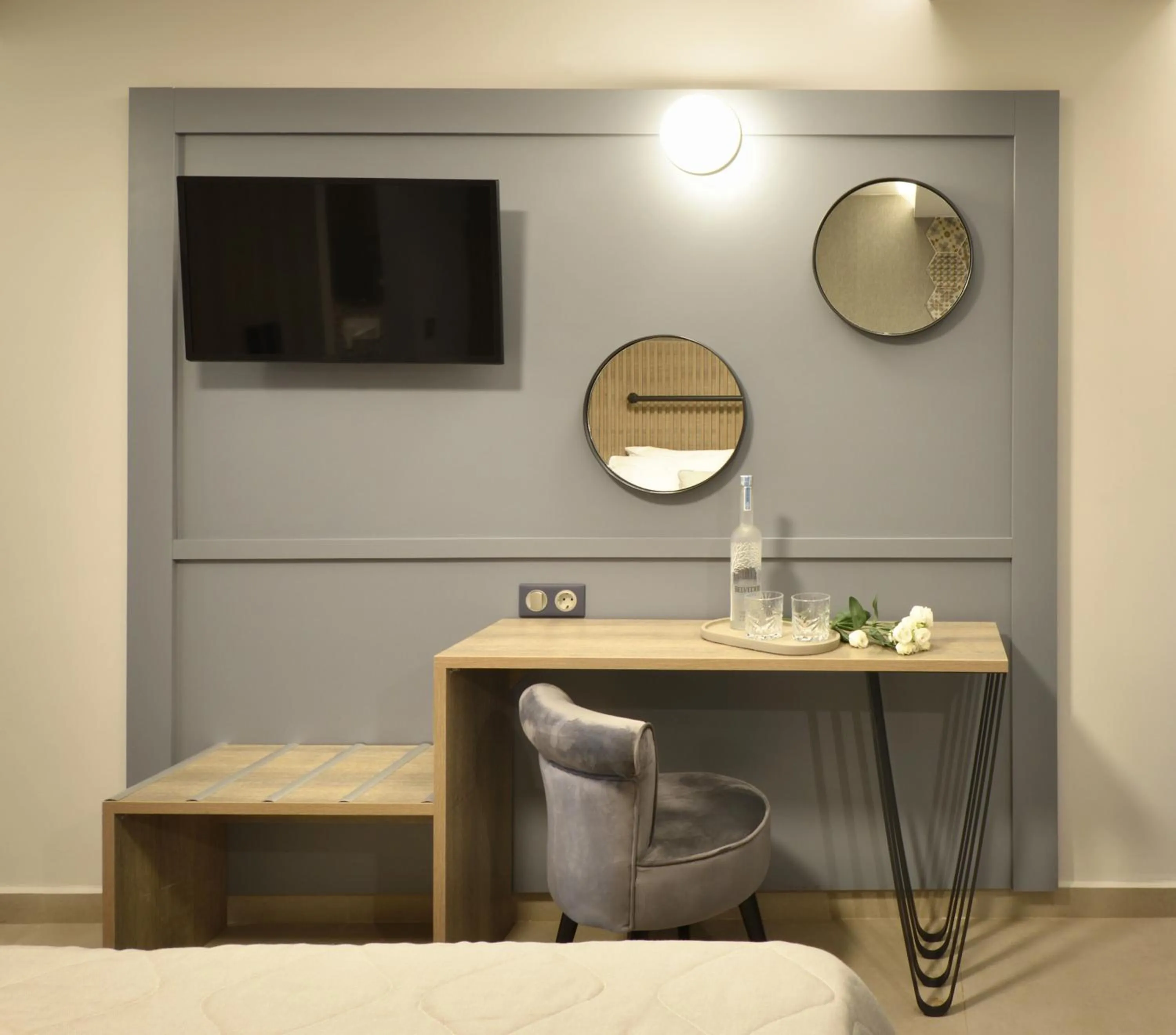 Food and drinks in CORYLUS Luxury Rooms & Suites