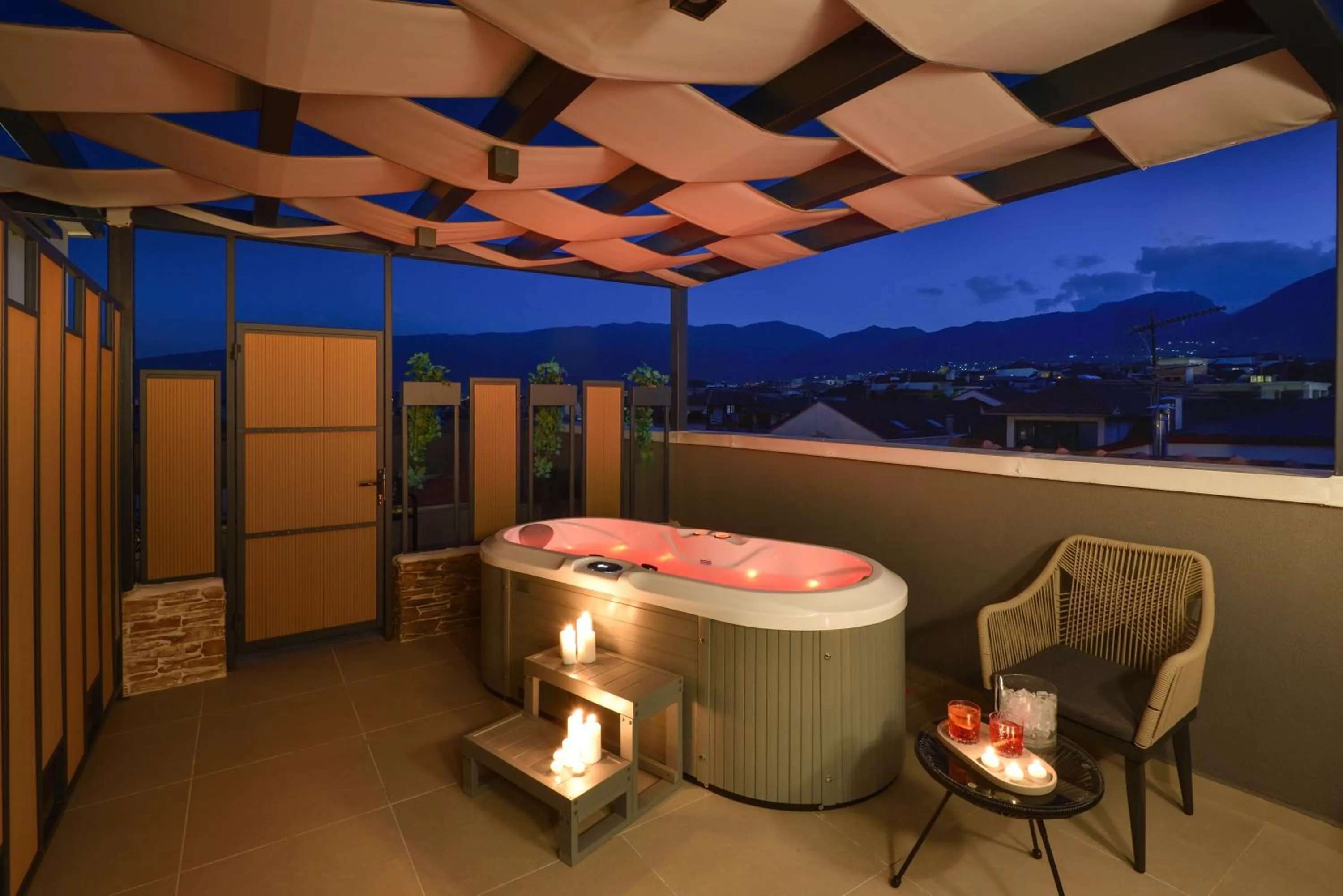 Hot Tub in CORYLUS Luxury Rooms & Suites