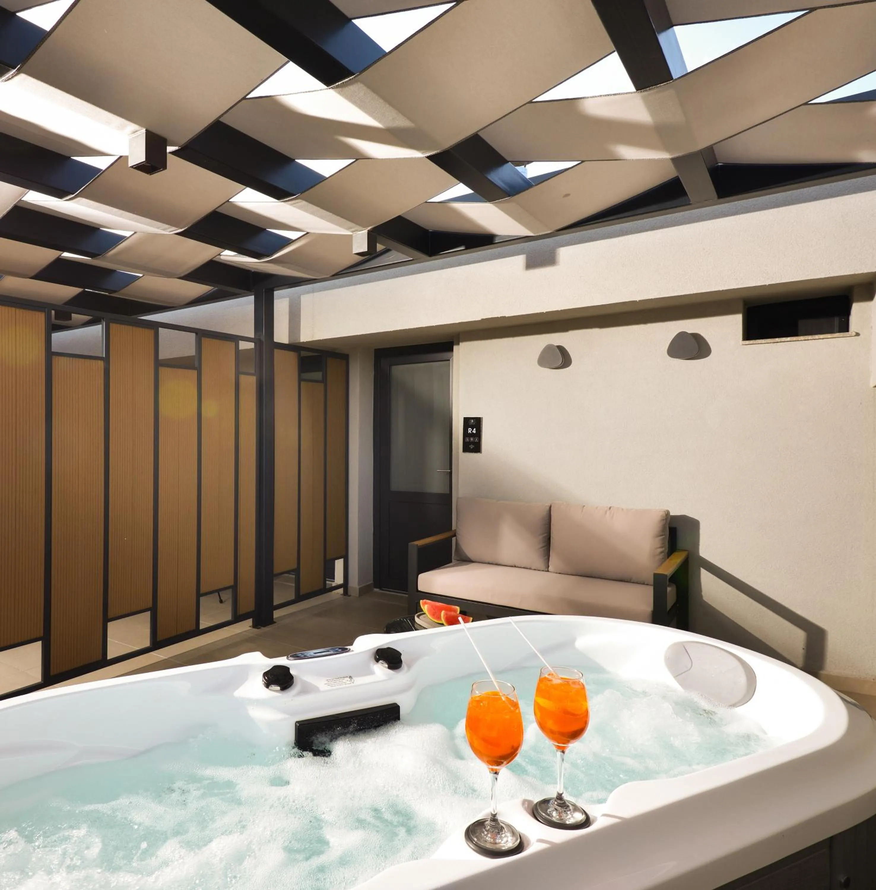 Hot Tub in CORYLUS Luxury Rooms & Suites