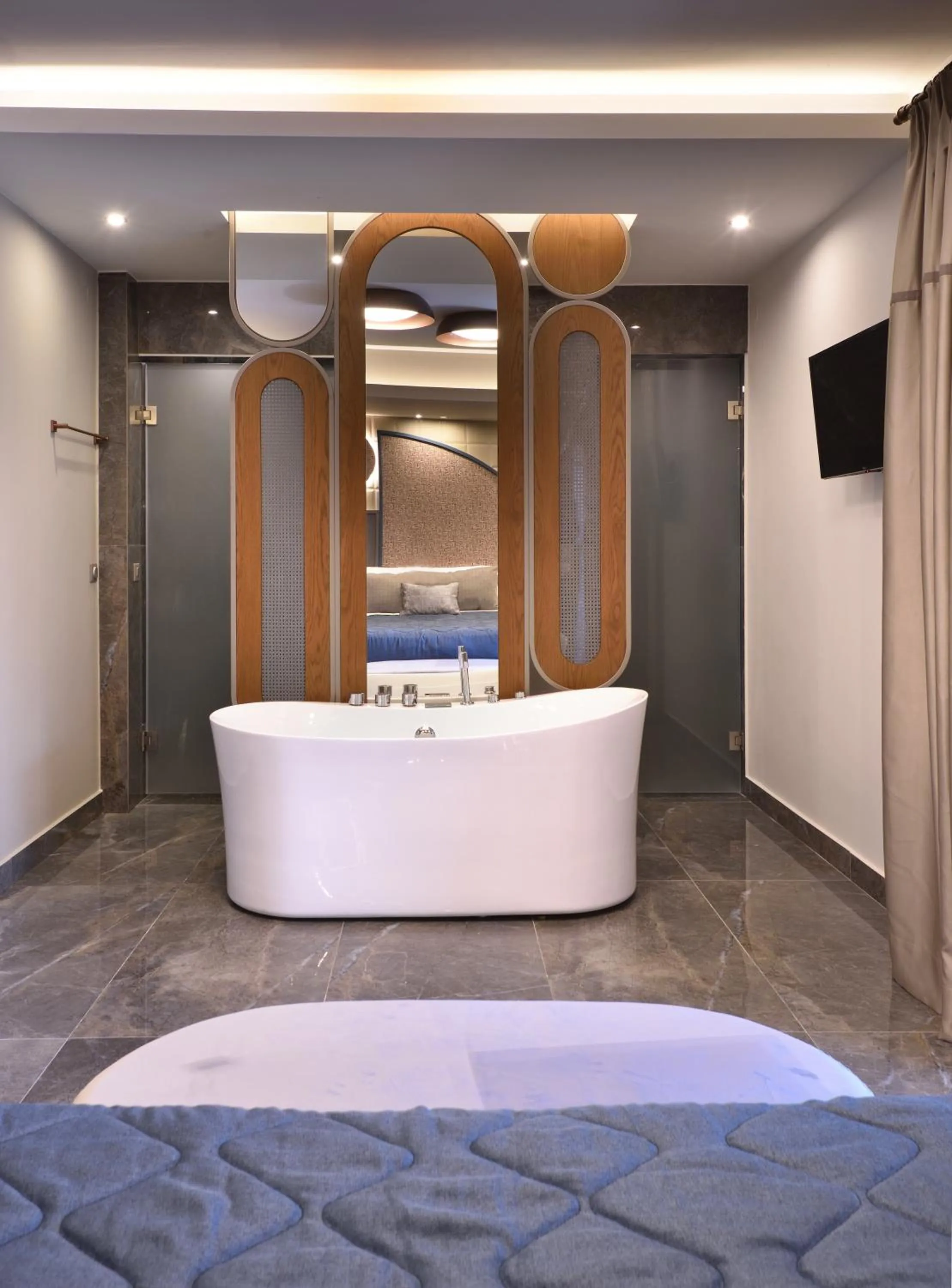 Bath, Bed in CORYLUS Luxury Rooms & Suites