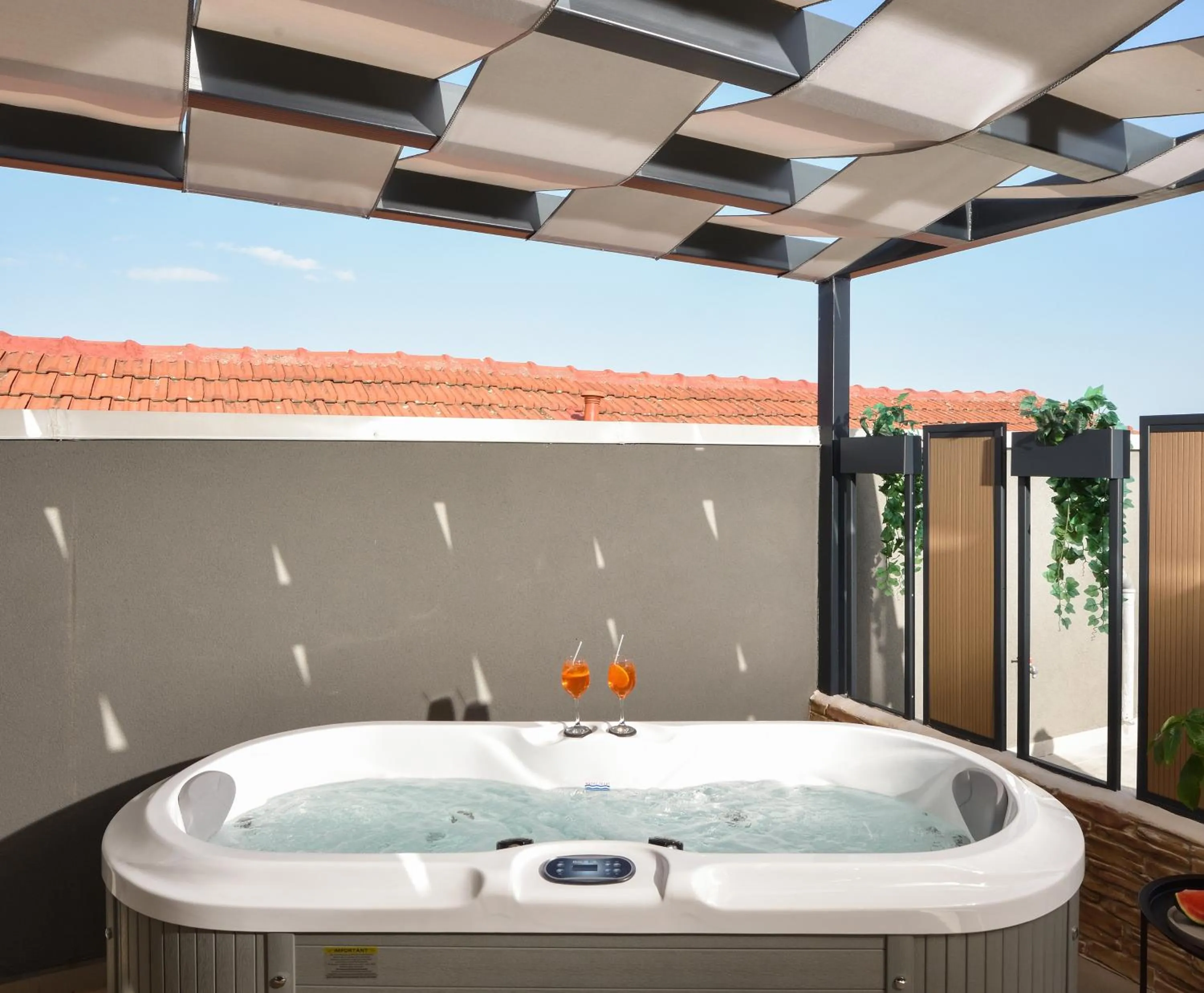 Hot Tub in CORYLUS Luxury Rooms & Suites