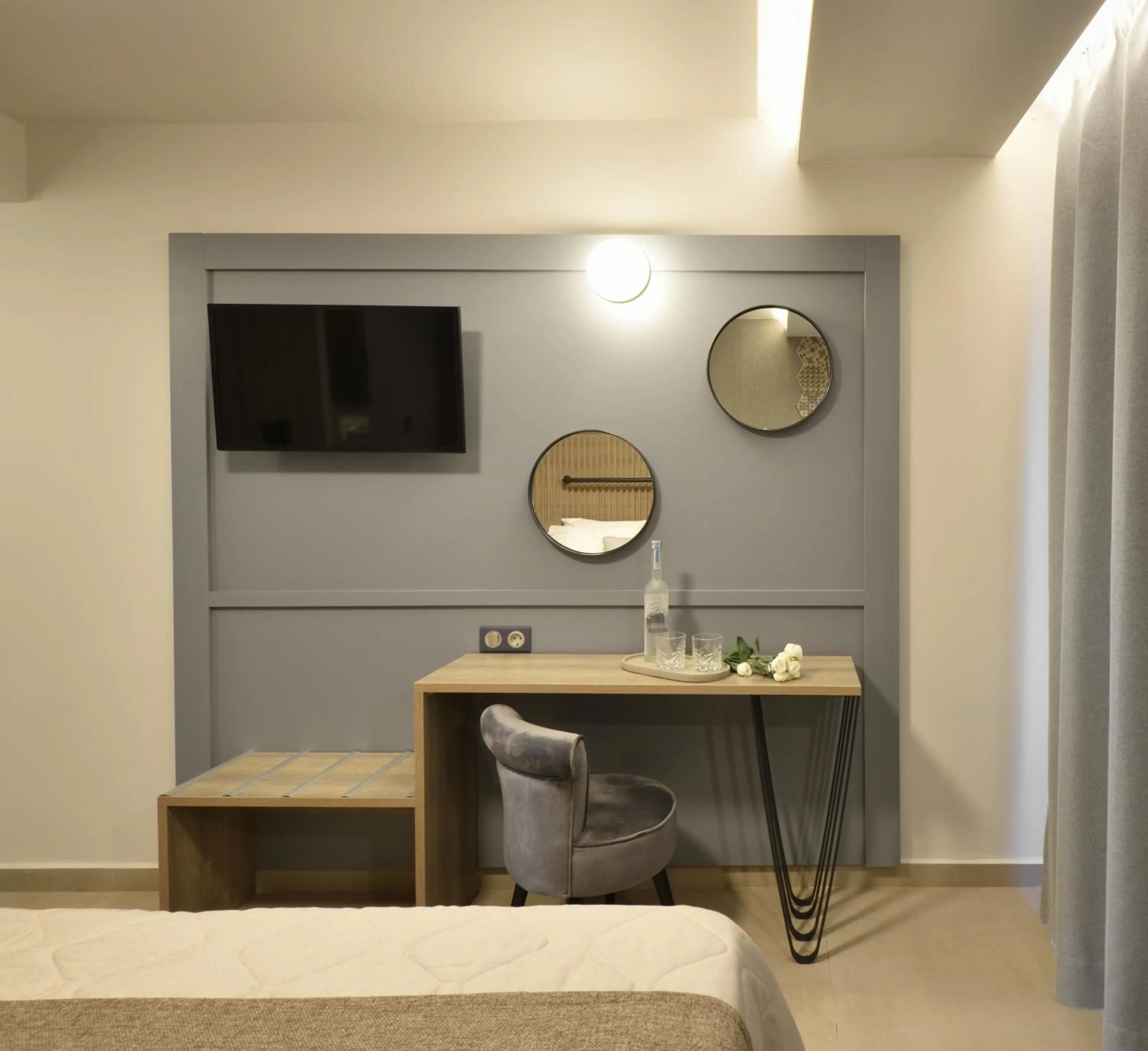 Food and drinks, Bed in CORYLUS Luxury Rooms & Suites