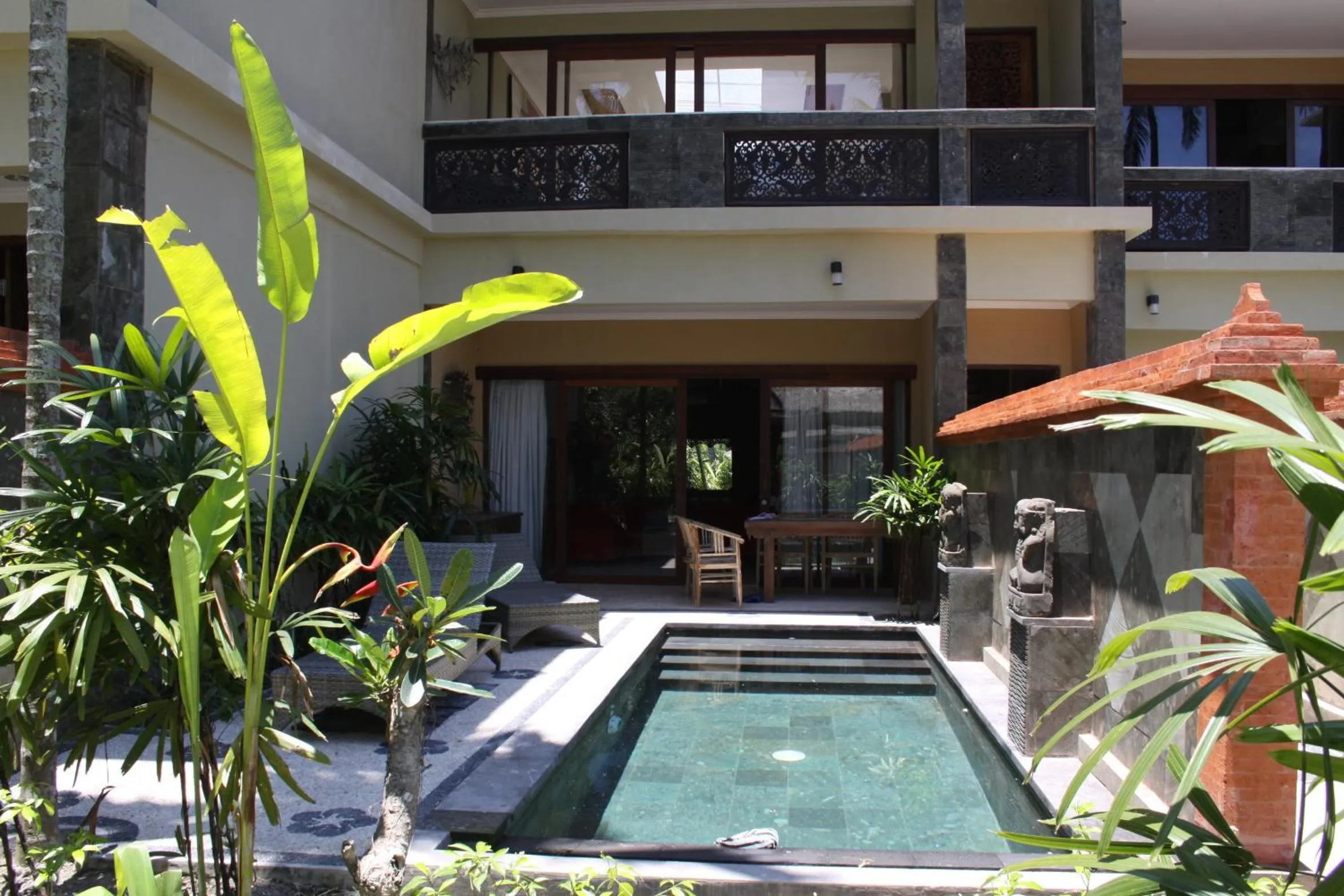 Swimming pool in Bayshore Residence