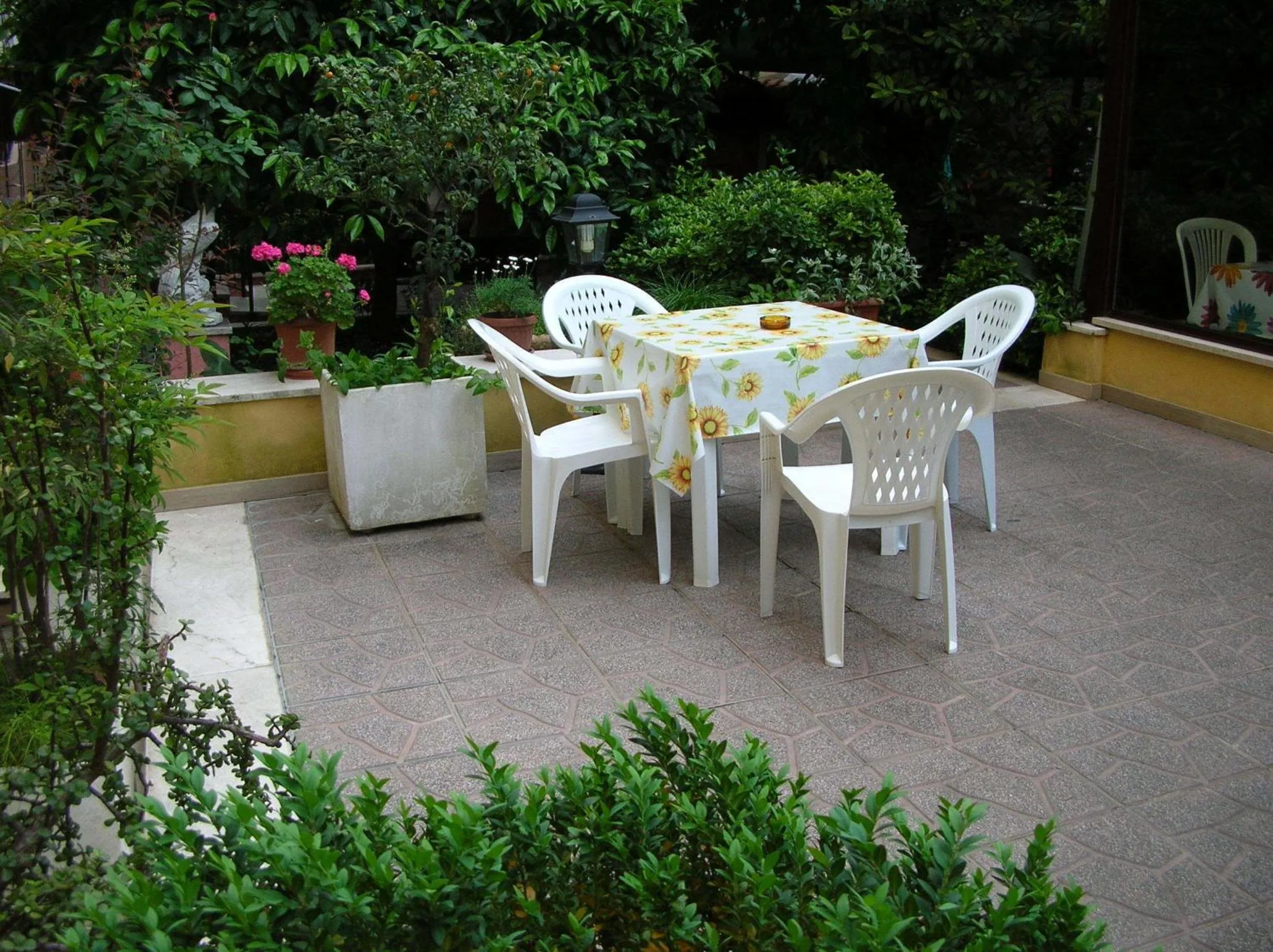 Patio in Gioia Guest House