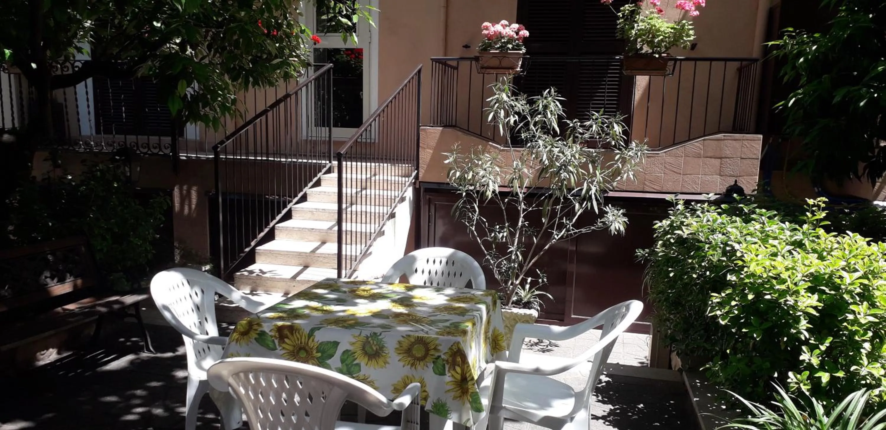 Patio in Gioia Guest House