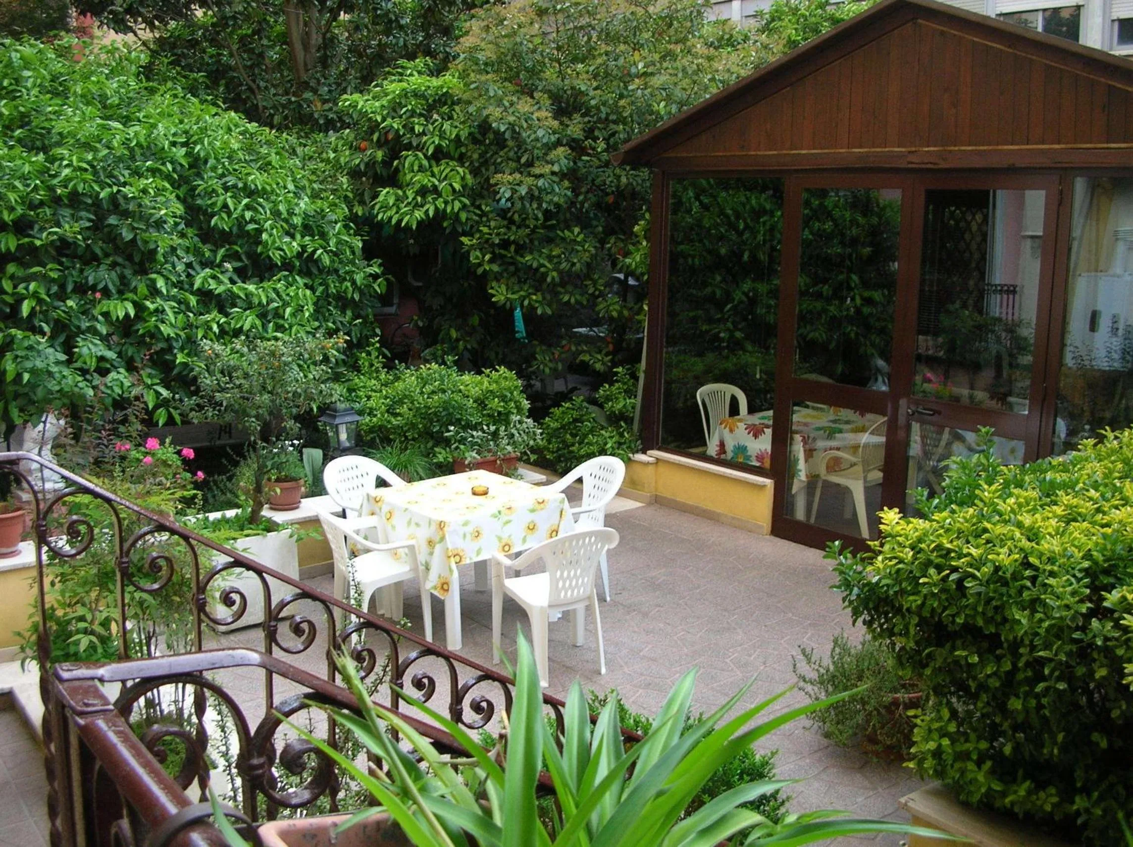 Patio in Gioia Guest House