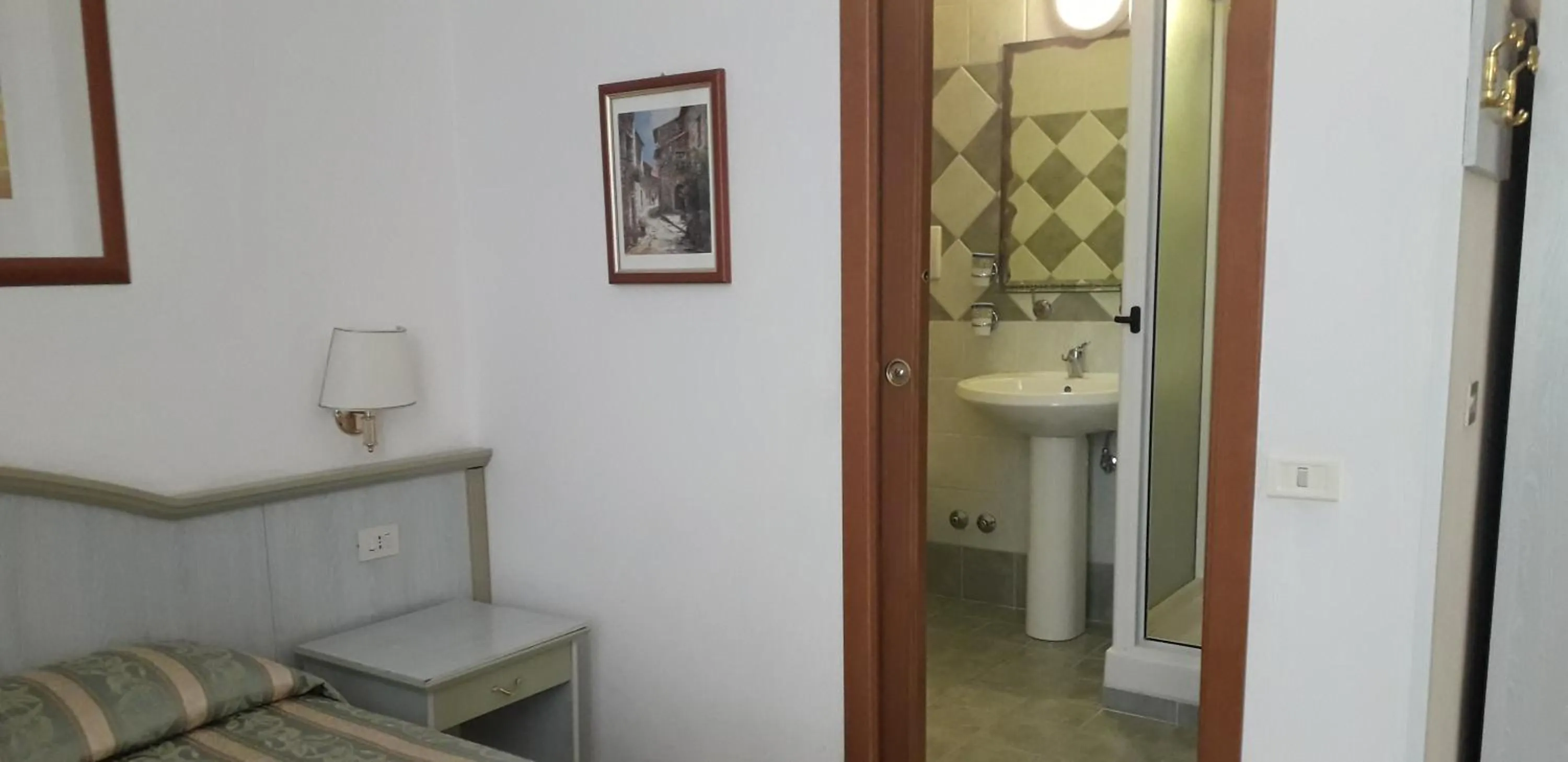 Shower in Gioia Guest House