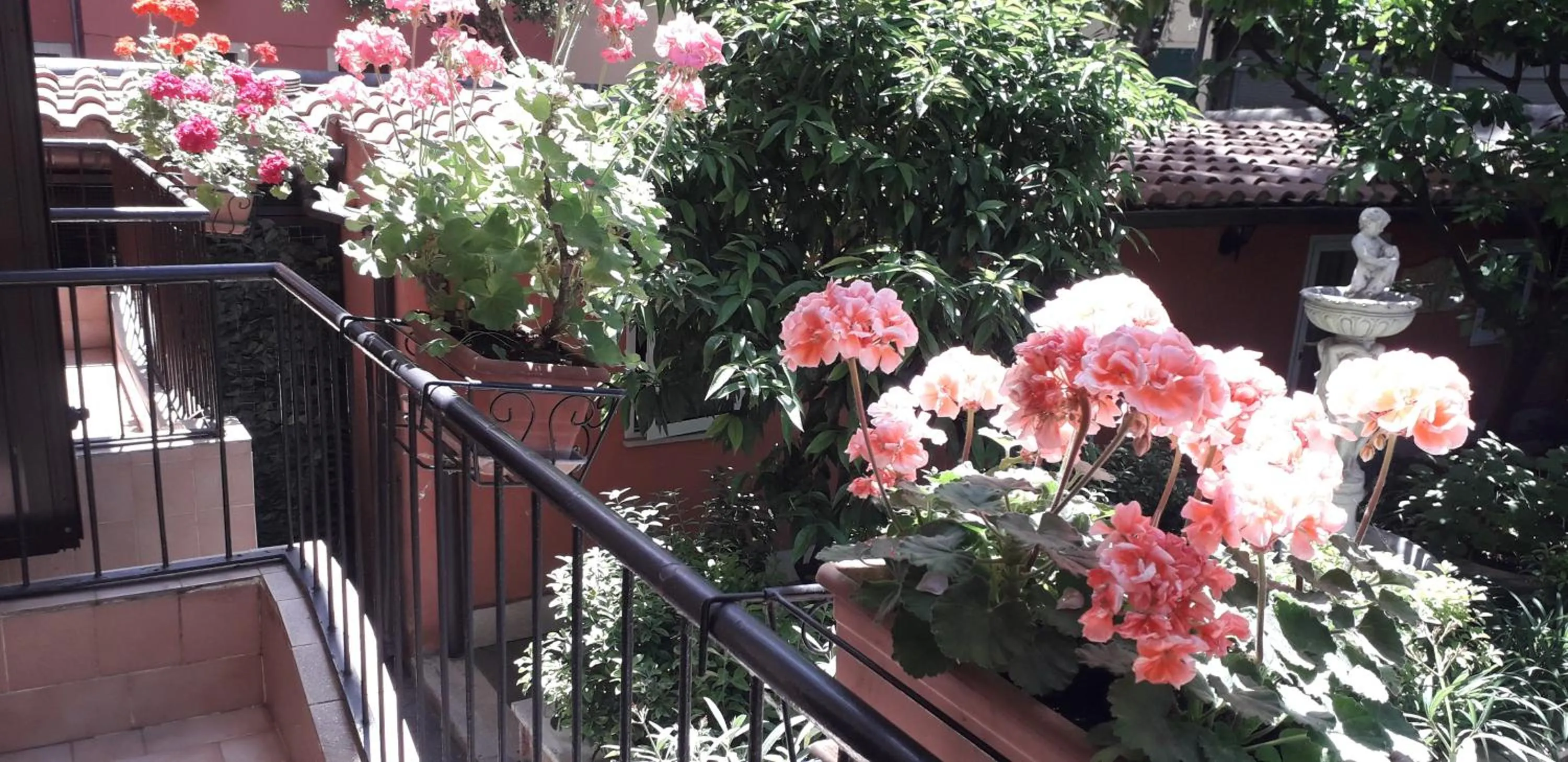 Patio in Gioia Guest House