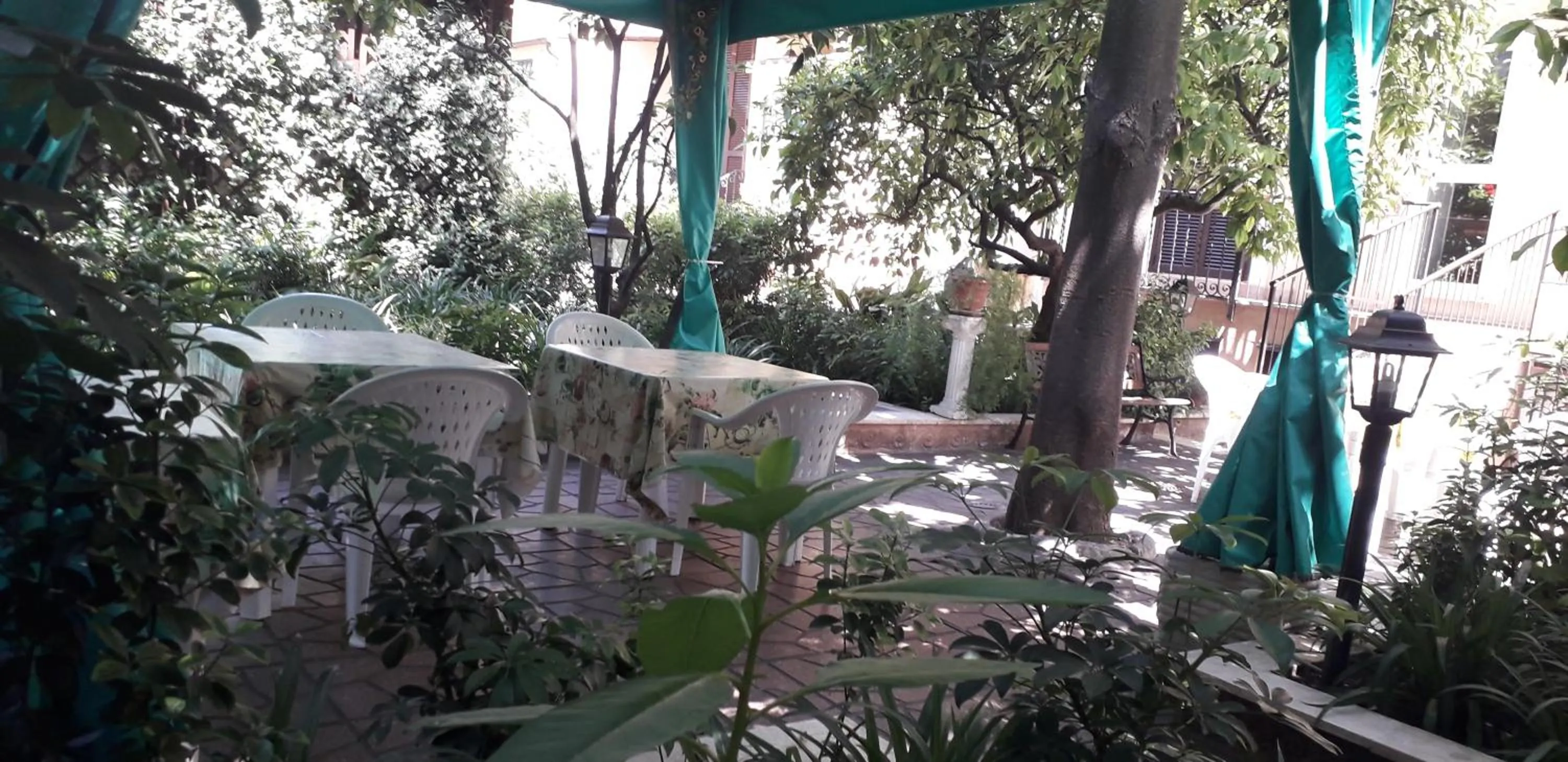 Patio in Gioia Guest House