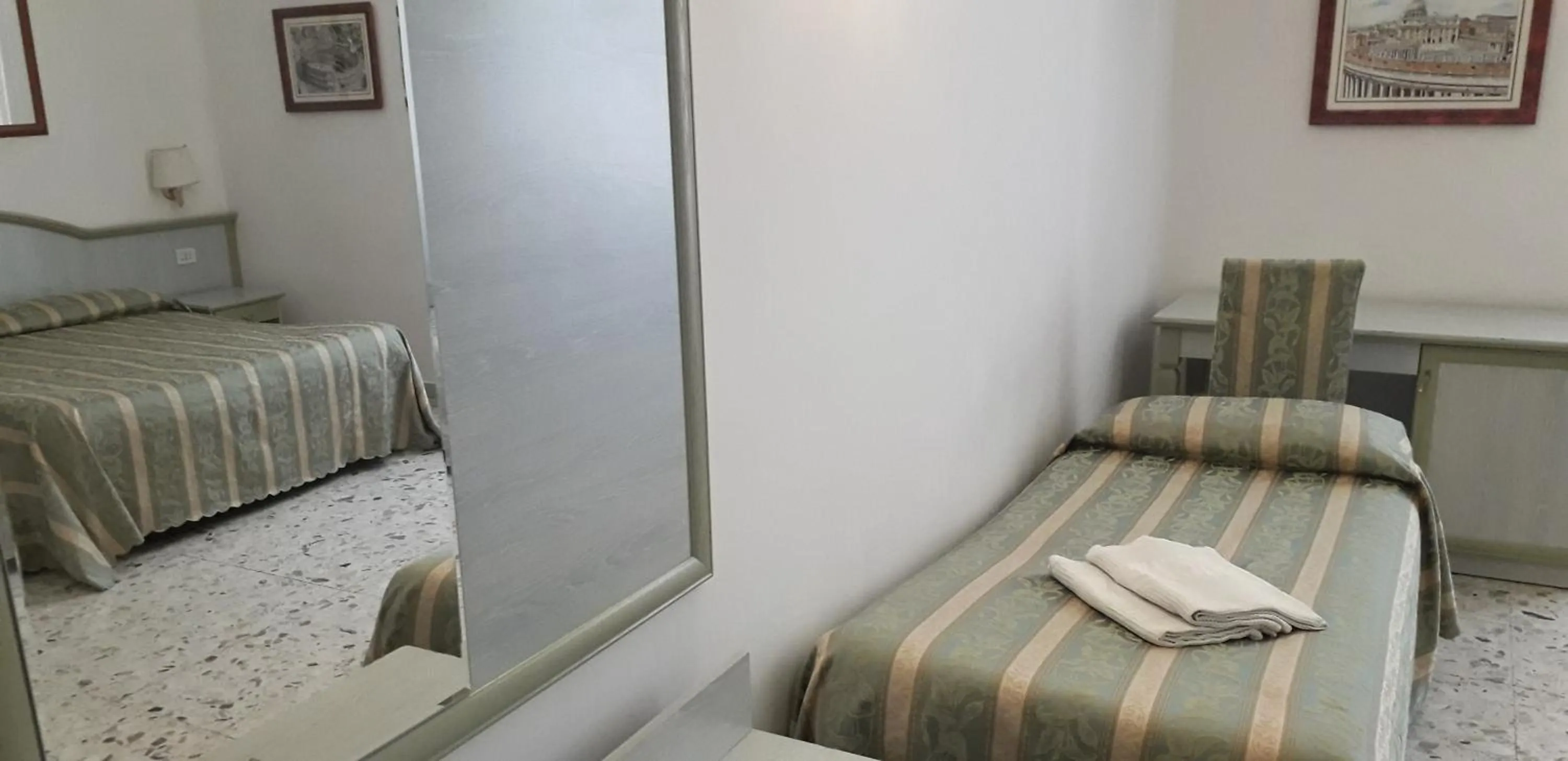 Photo of the whole room, Bed in Gioia Guest House