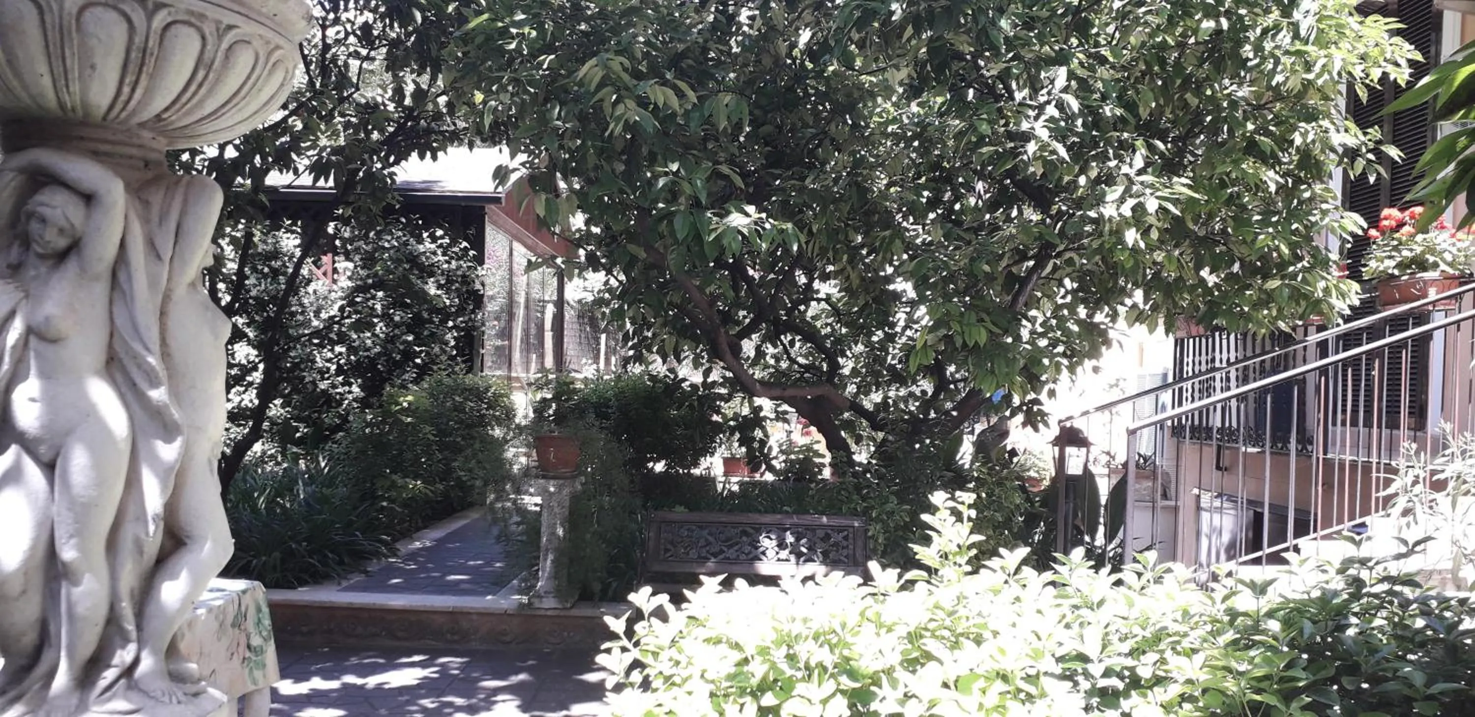 Patio in Gioia Guest House