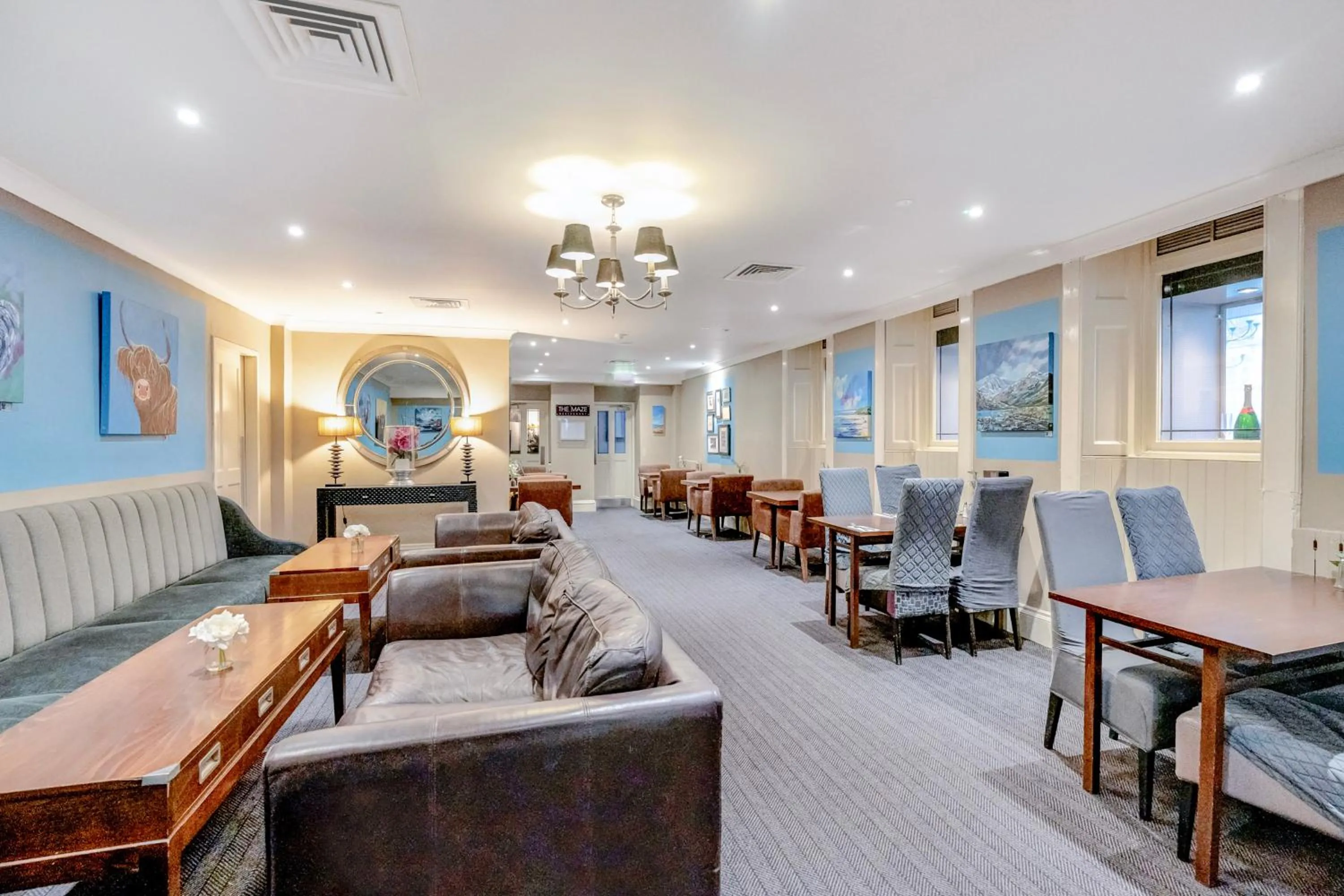 Lounge or bar in The Landmark Hotel and SPA Leisure Club Dundee By Sunday