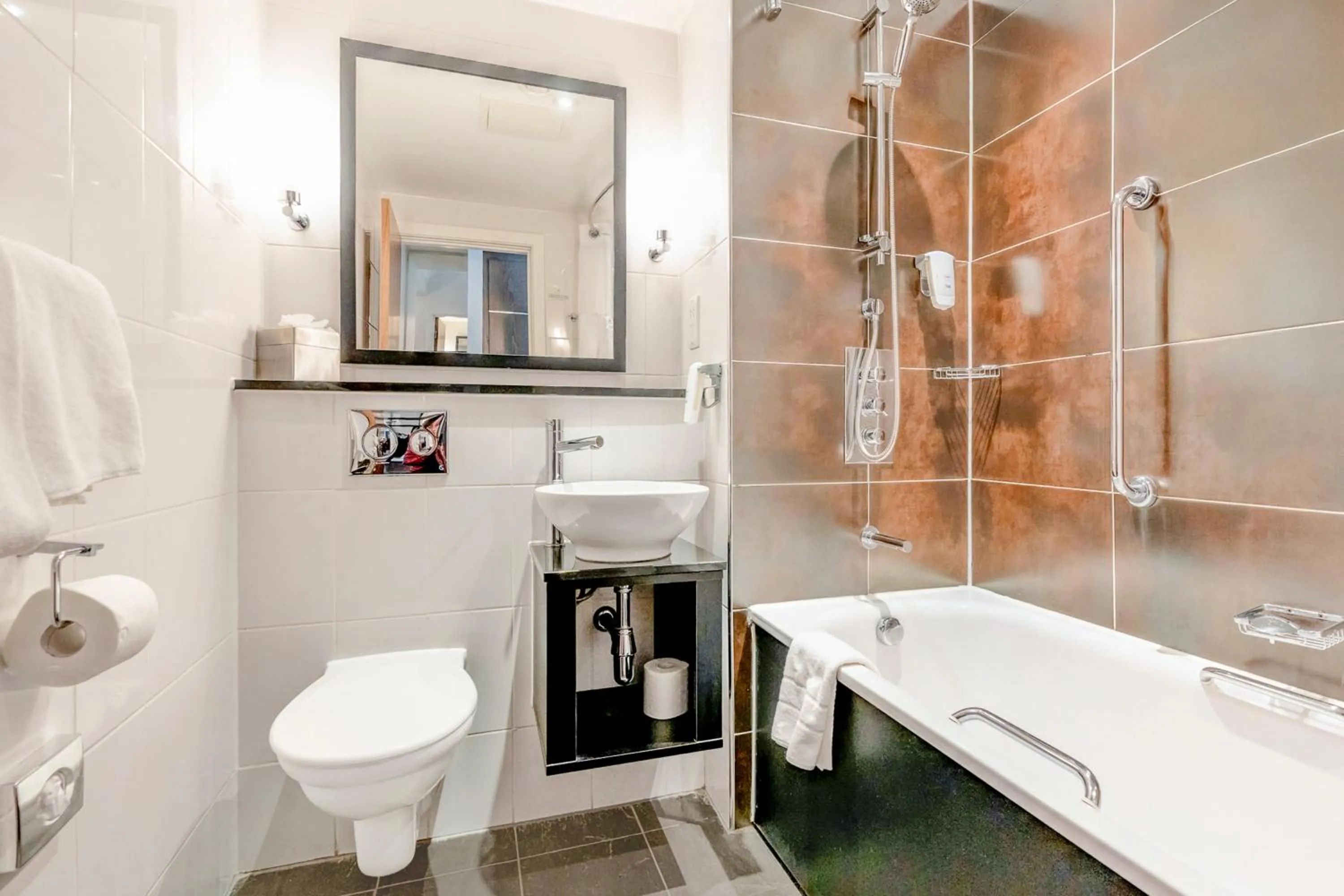 Bathroom in The Landmark Hotel and SPA Leisure Club Dundee By Sunday