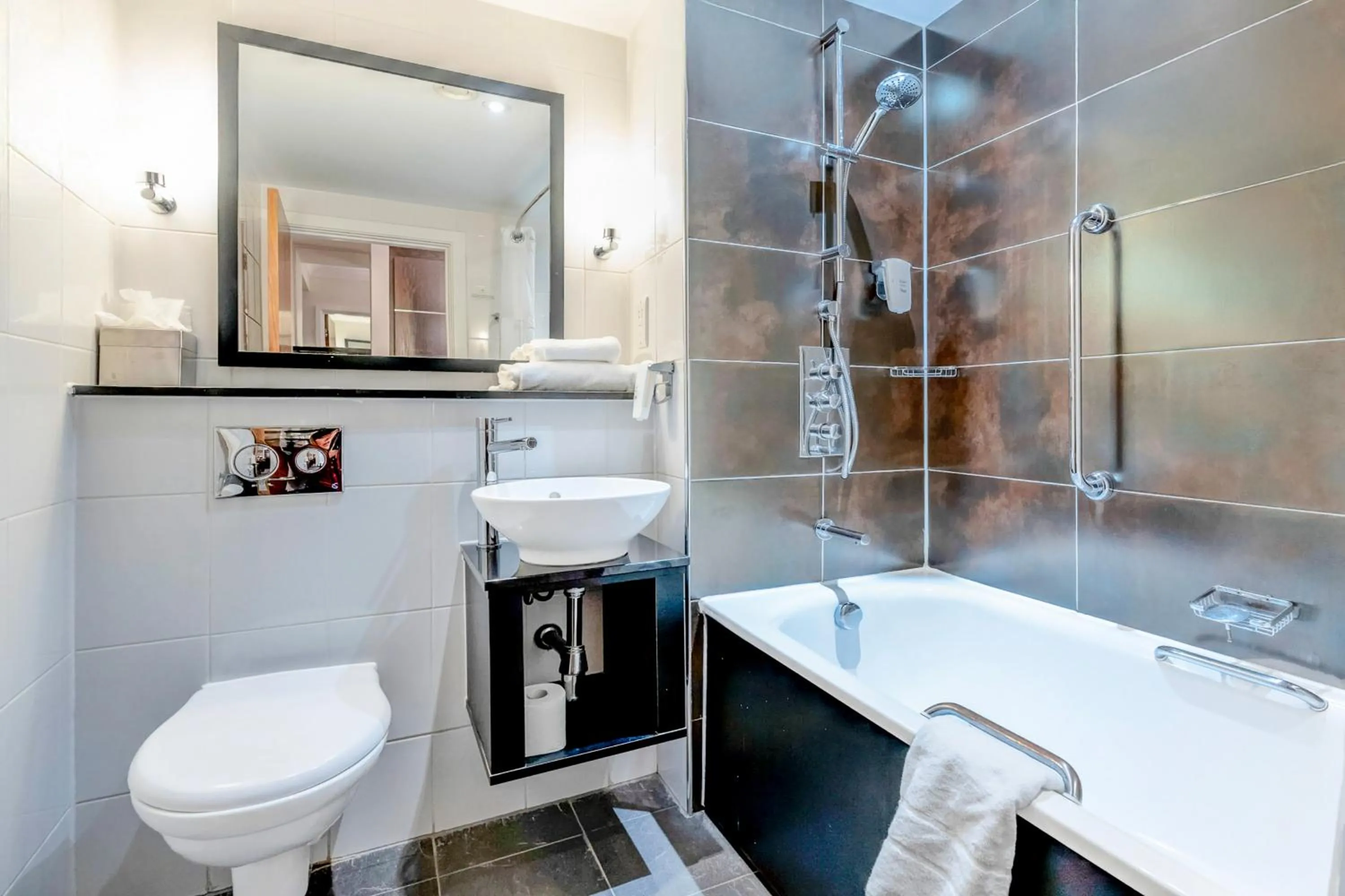 Bathroom in The Landmark Hotel and SPA Leisure Club Dundee By Sunday