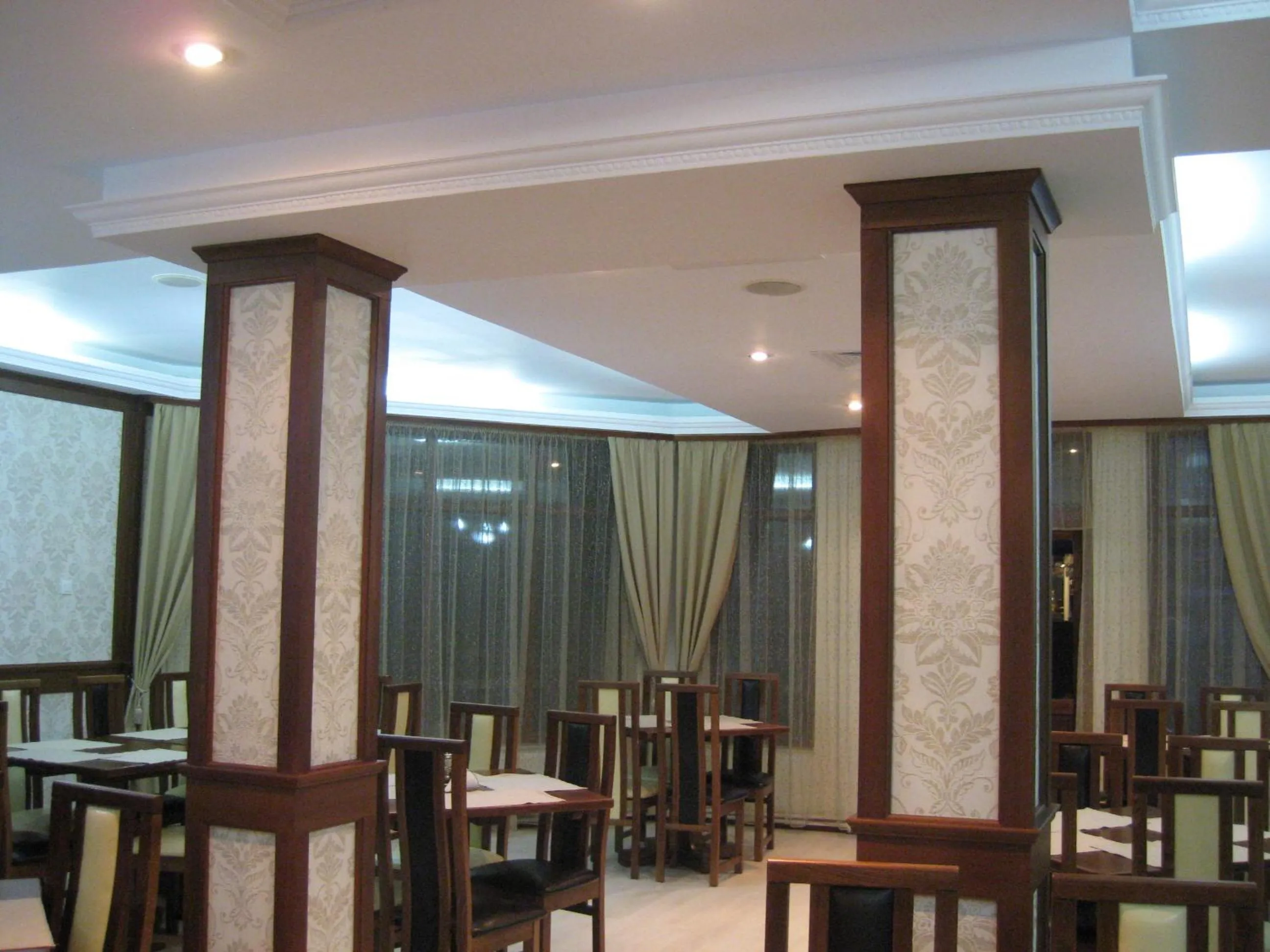 Restaurant/places to eat in Hotel Anina