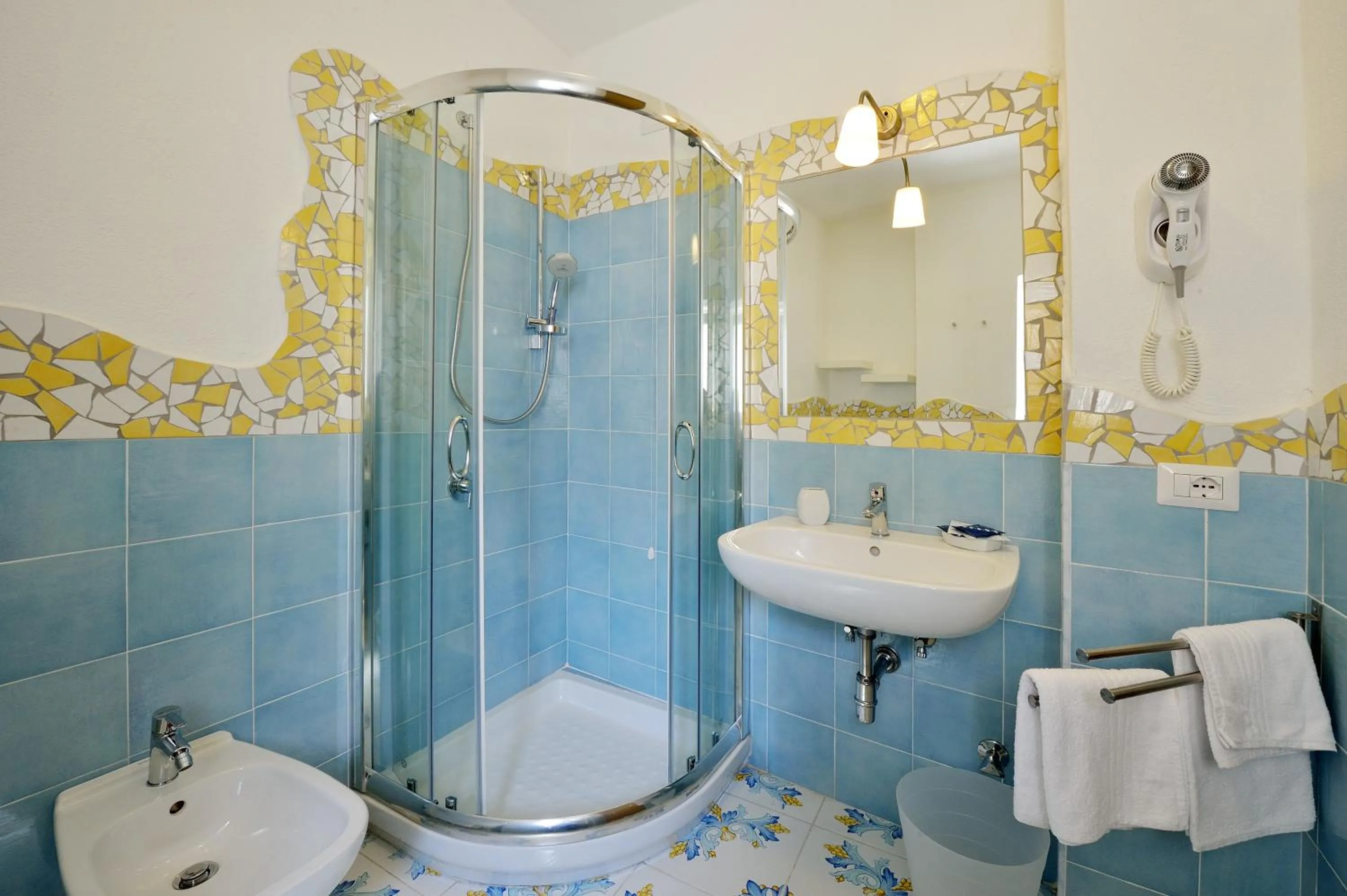 Shower in BnB Le Isole